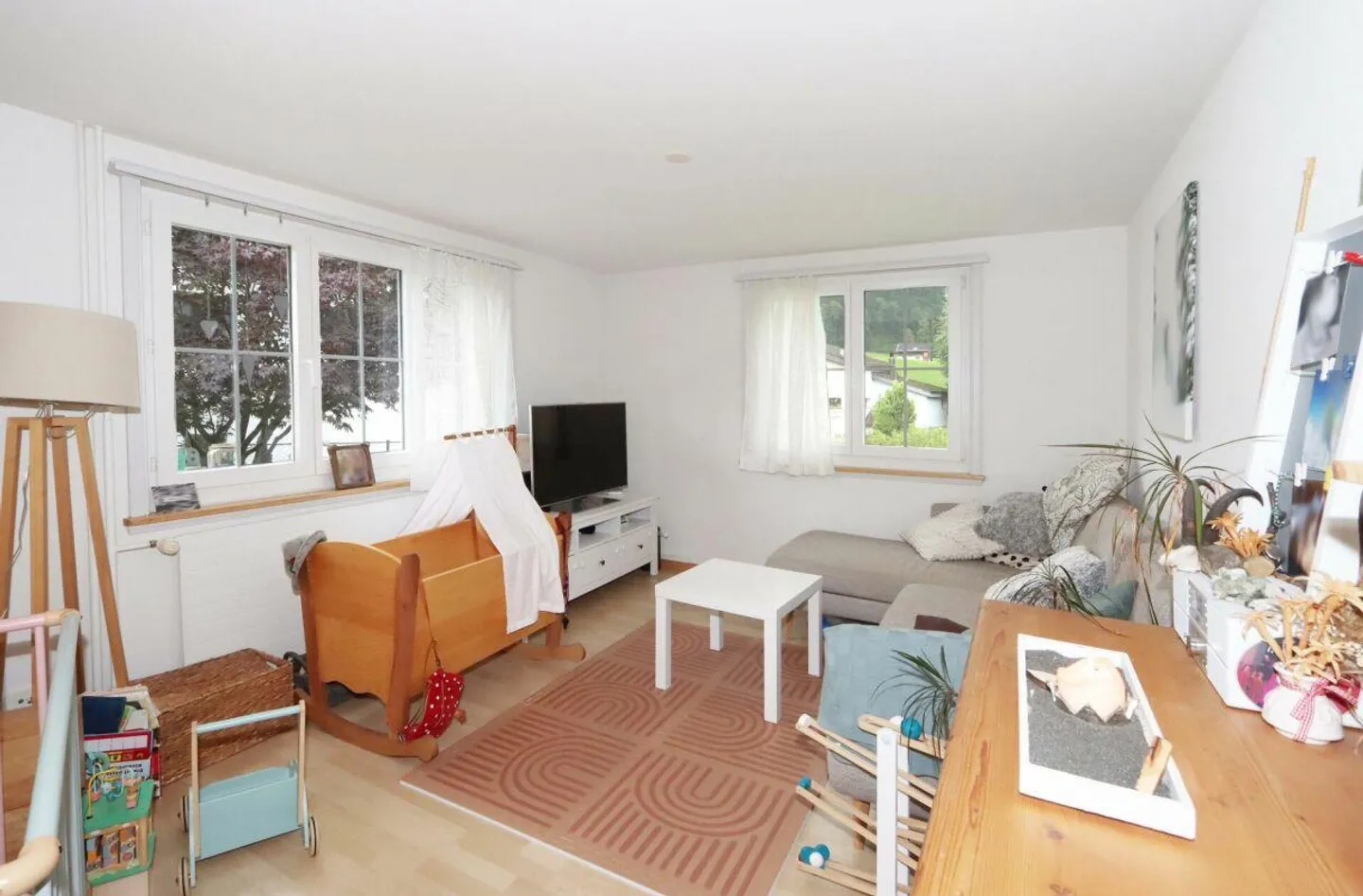 Casa unifamiliare indipendente con grande giardino e dintorni a Riedern GL - Foto 11 di 16