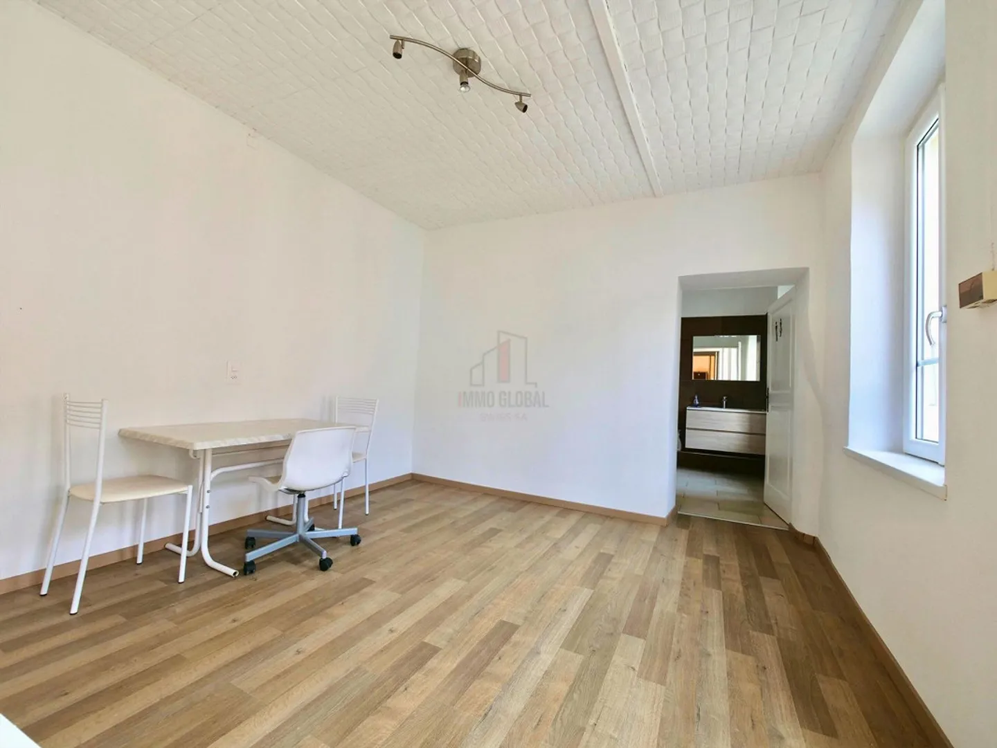 NEW PRICE, A REDDITO, A FEW STEPS FROM THE LAKE - Photo 2 of 9