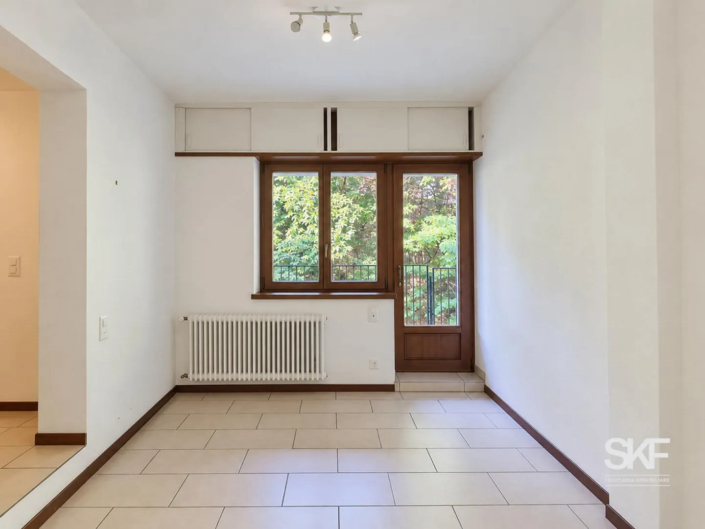 BREGANZONA - À LOUER APPARTEMENT 2.5 PIÈCES AVEC BALCON SUR LE VERDURE - Photo 6 sur 9