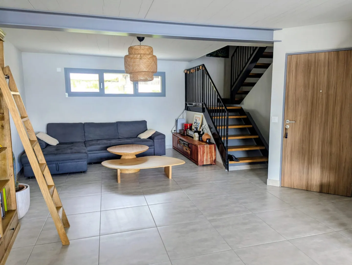 Außergewöhnliches Duplex mit atemberaubendem Blick auf den Murtensee und die Alpen - Foto 4 von 15