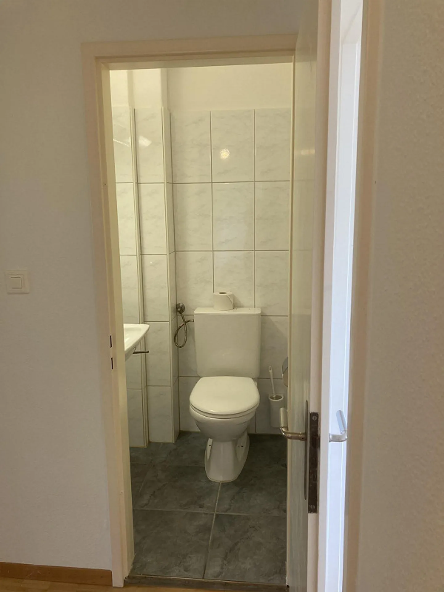 An interesting sunny 4-room apartment for rent - Photo 11 of 11