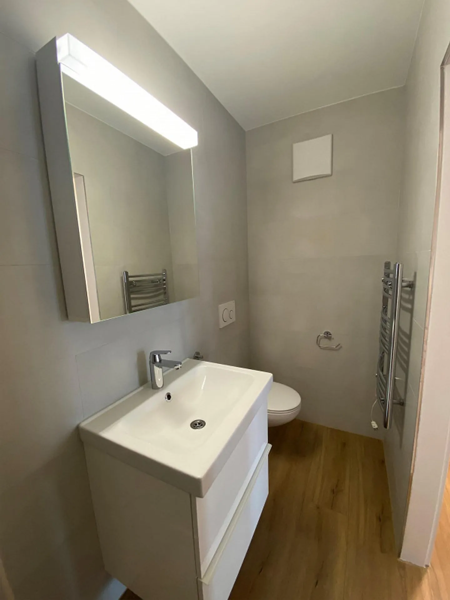 Now Available: Bright 2.5-Room Apartment in a Quiet Location - Photo 3 of 6