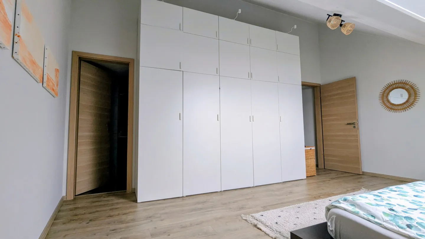 Außergewöhnliches Duplex mit atemberaubendem Blick auf den Murtensee und die Alpen - Foto 8 von 15