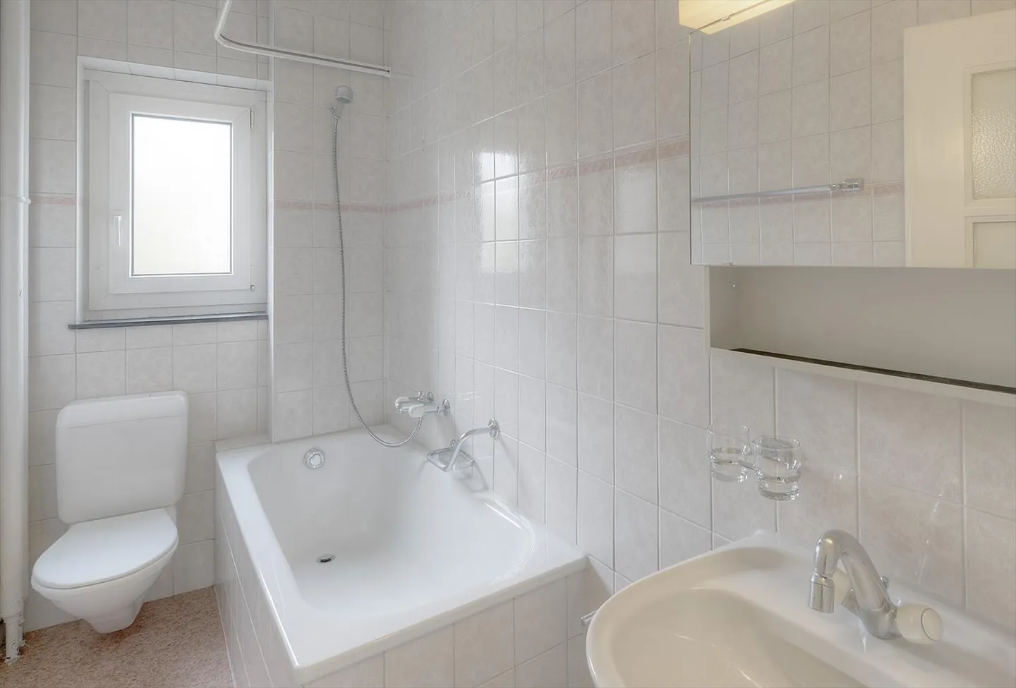 Living at Ostring - Photo 7 of 8