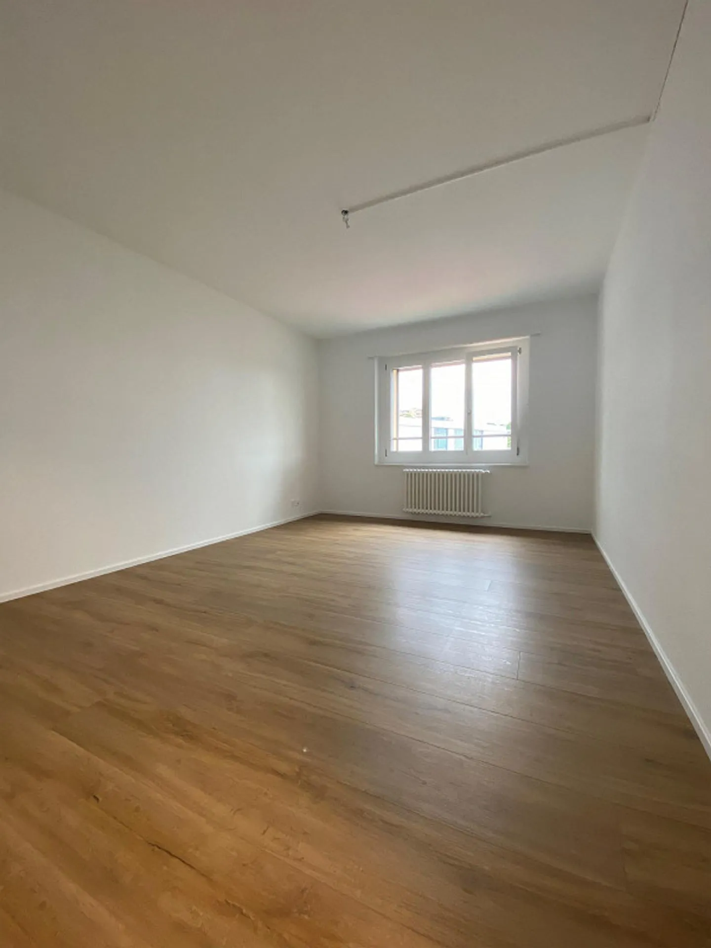 Now Available: Bright 2.5-Room Apartment in a Quiet Location - Photo 6 of 6