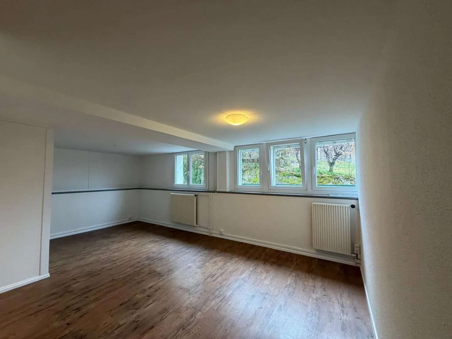 St-Imier, wunderschönes, komplett renoviertes Studio im 1. Stock - Foto 4 von 5