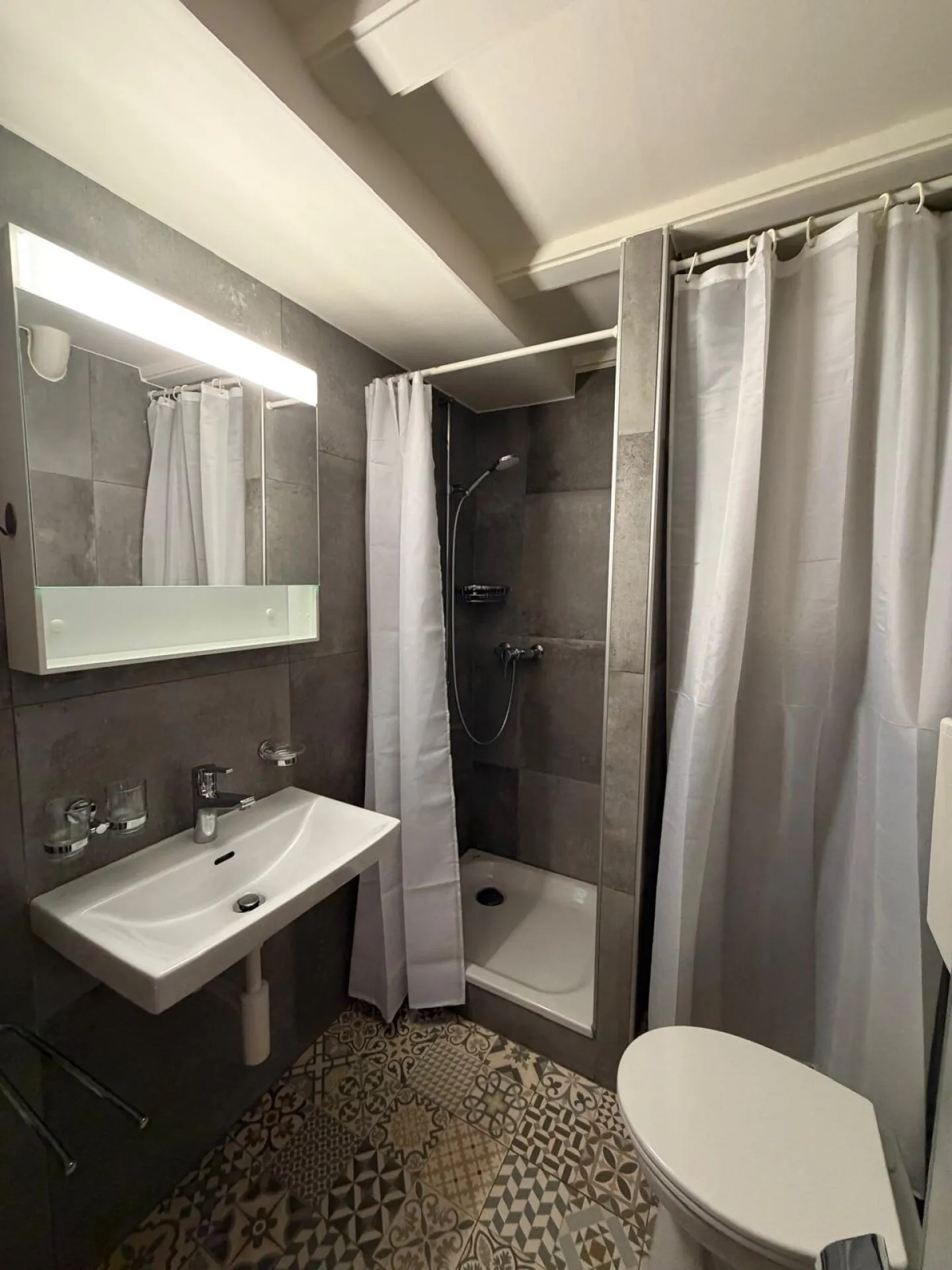 St-Imier, wunderschönes, komplett renoviertes Studio im 1. Stock - Foto 5 von 5