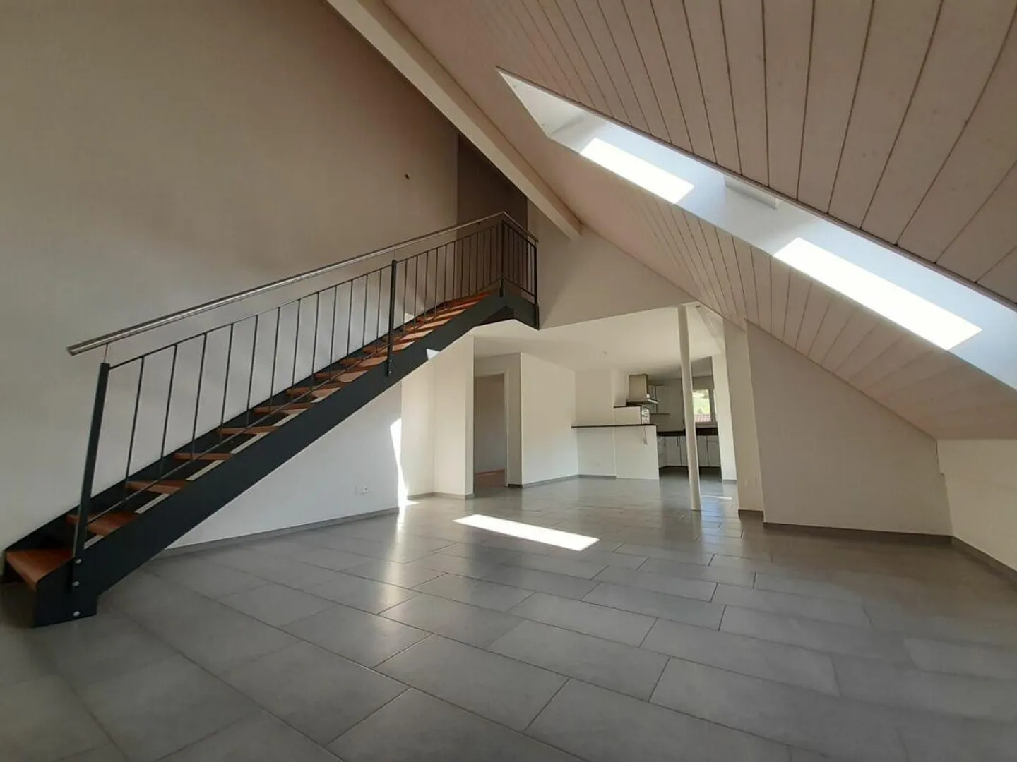 Appartamento mansardato di 4 1/2 stanze - Foto 5 di 12