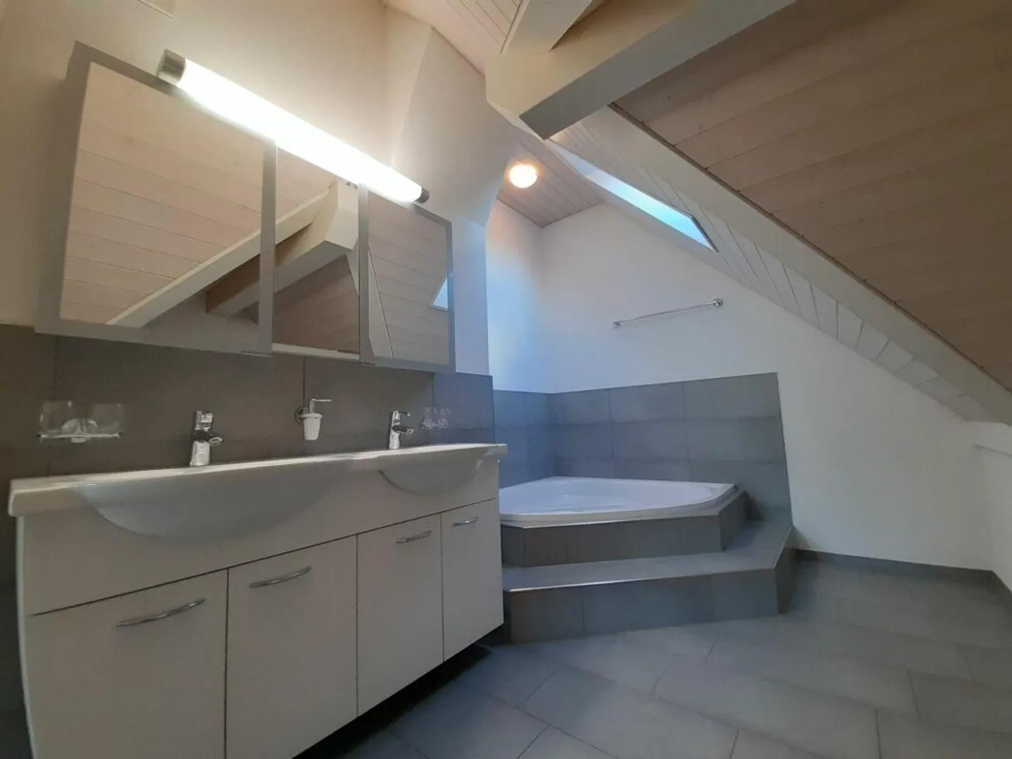 Appartamento mansardato di 4 1/2 stanze - Foto 8 di 12