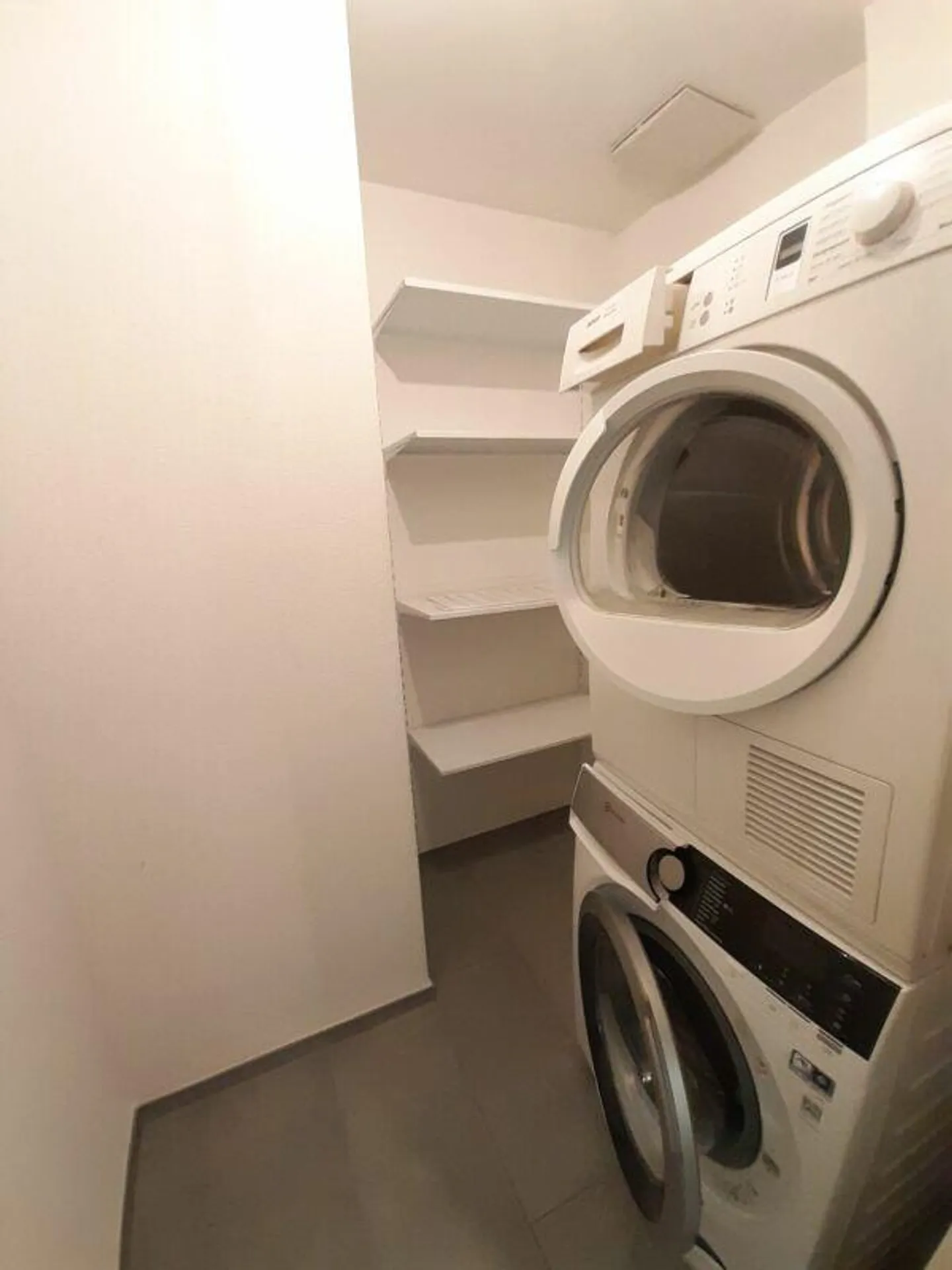 Appartamento mansardato di 4 1/2 stanze - Foto 9 di 12