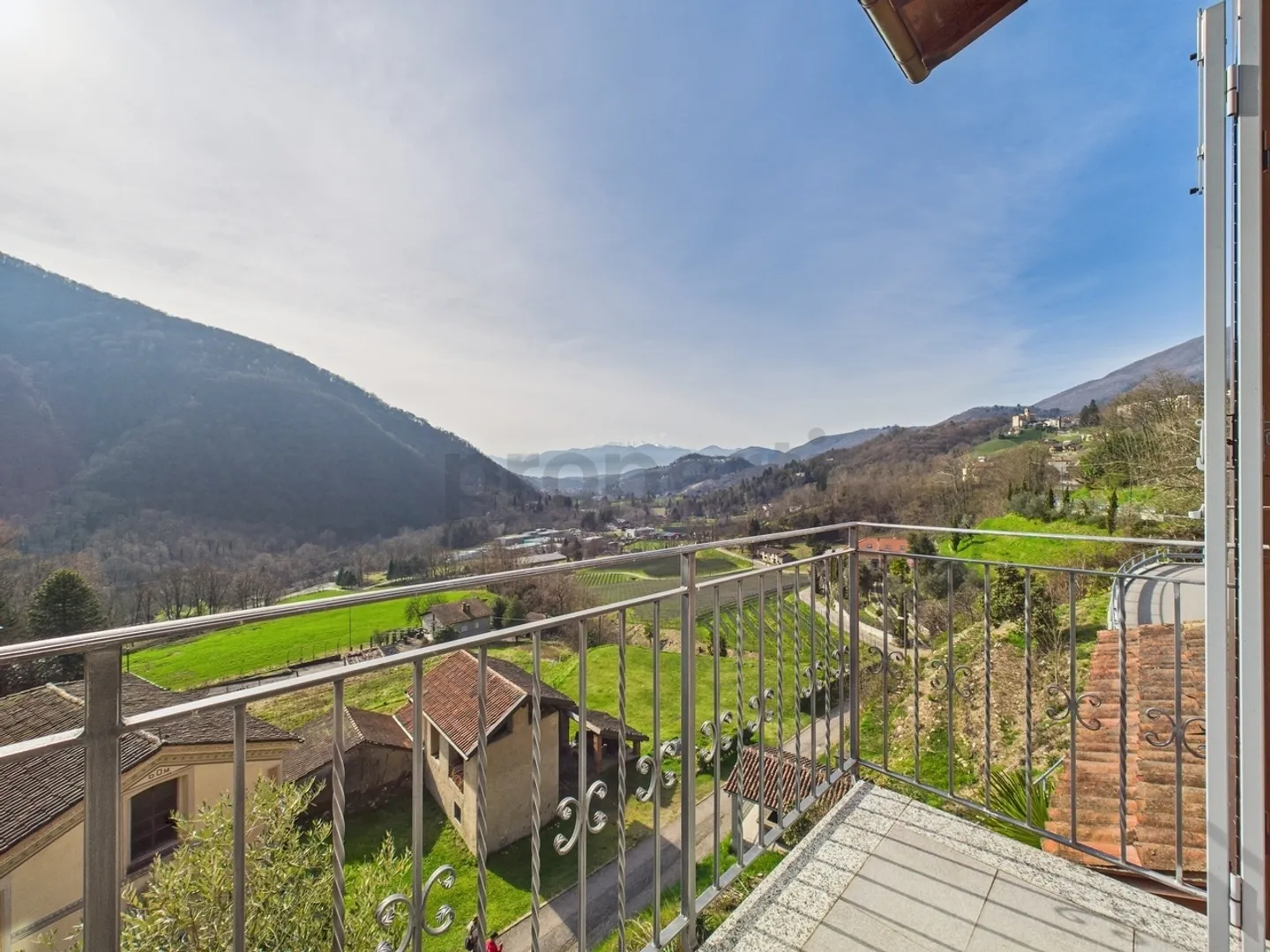 Splendida villa unifamiliare con vista panoramica a Purasca, Canton Ticino - Foto 11 di 13