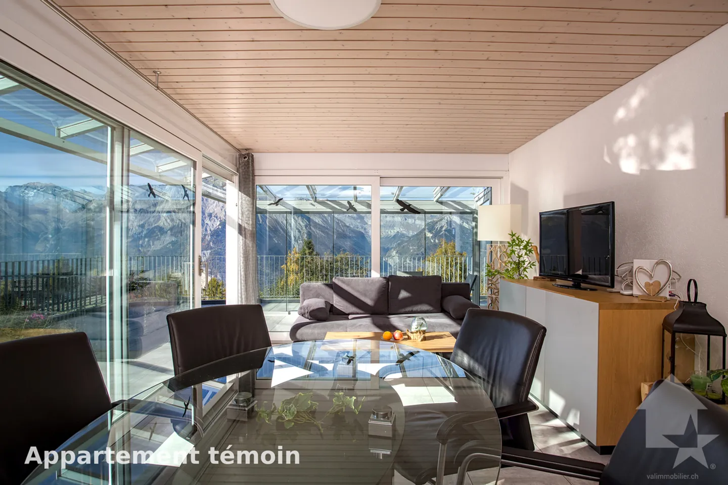 Schöne 4,5-Zimmer-Wohnung im Erdgeschoss eines Chalets - Foto 1 von 21