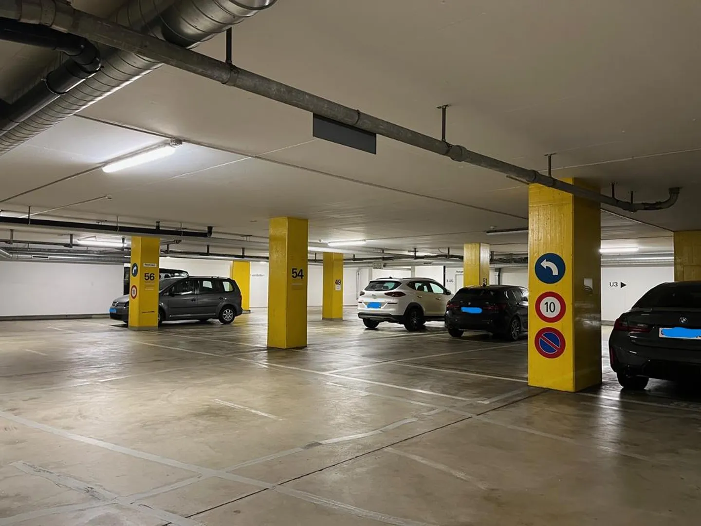 Place de parking au Kirschgarten - Photo 2 sur 2