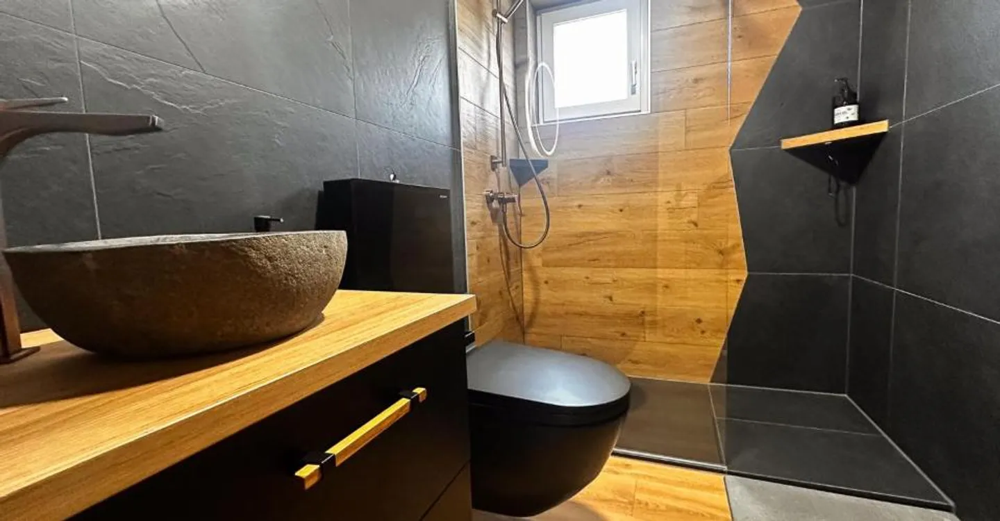 Superb Renovated House - Photo 9 of 12