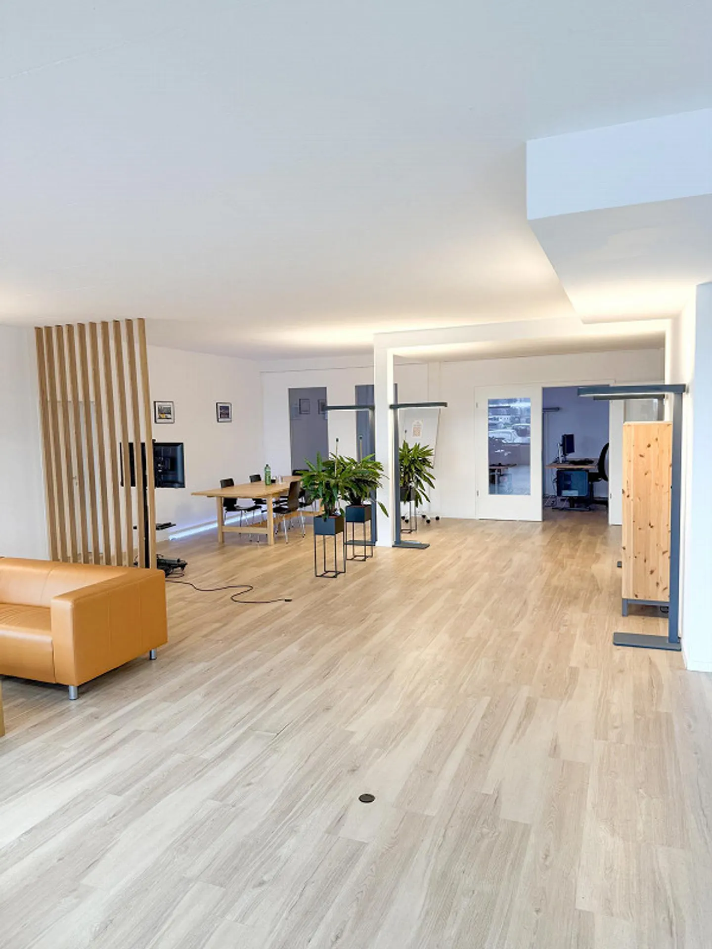 Central. Moderne. Représentatif. Votre nouveau bureau directement à la gare. - Photo 1 sur 15