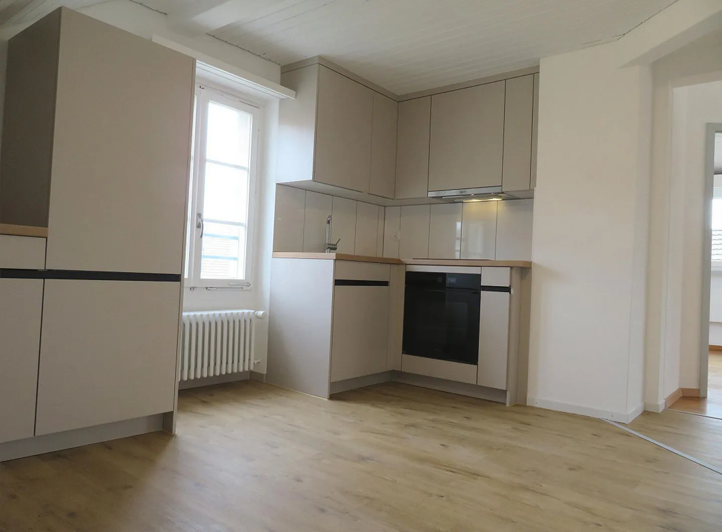 First occupancy after core renovation: Stylish 3½-room apartment with fireplace - Photo 4 of 17