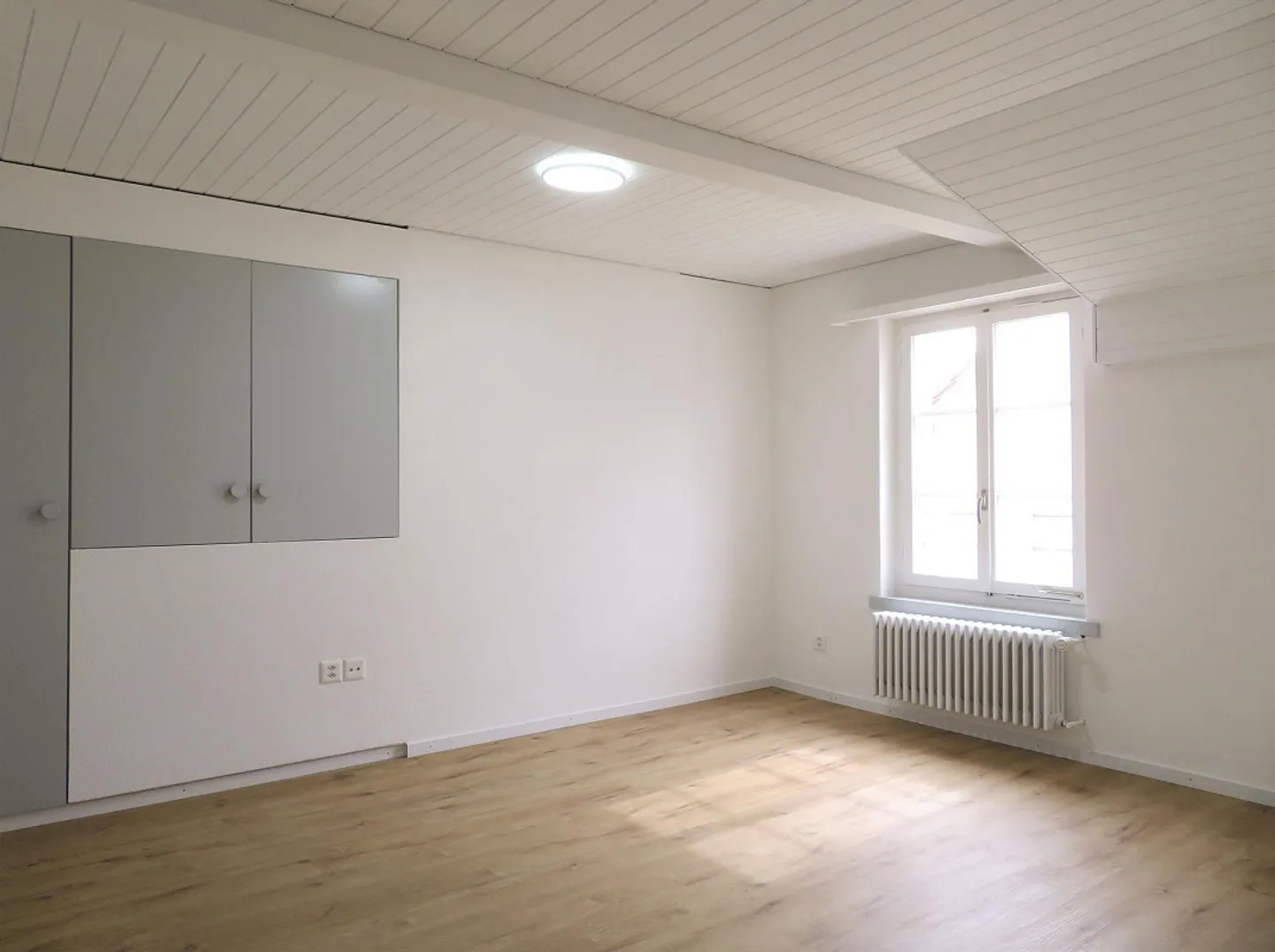 First occupancy after core renovation: Stylish 3½-room apartment with fireplace - Photo 16 of 17