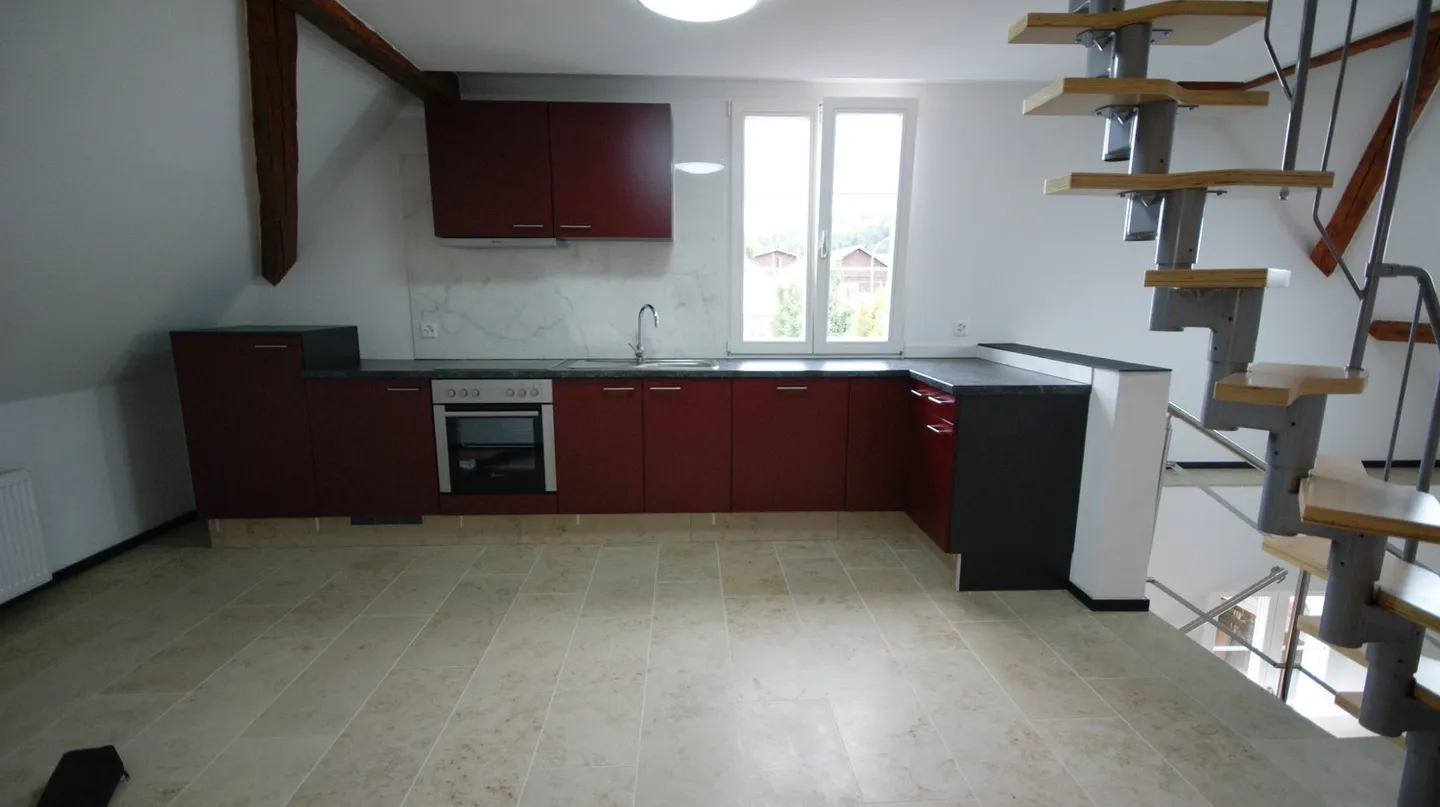 Appartement 2,5 pièces avec grand grenier, propre machine à laver Tumbler - Photo 1 sur 9