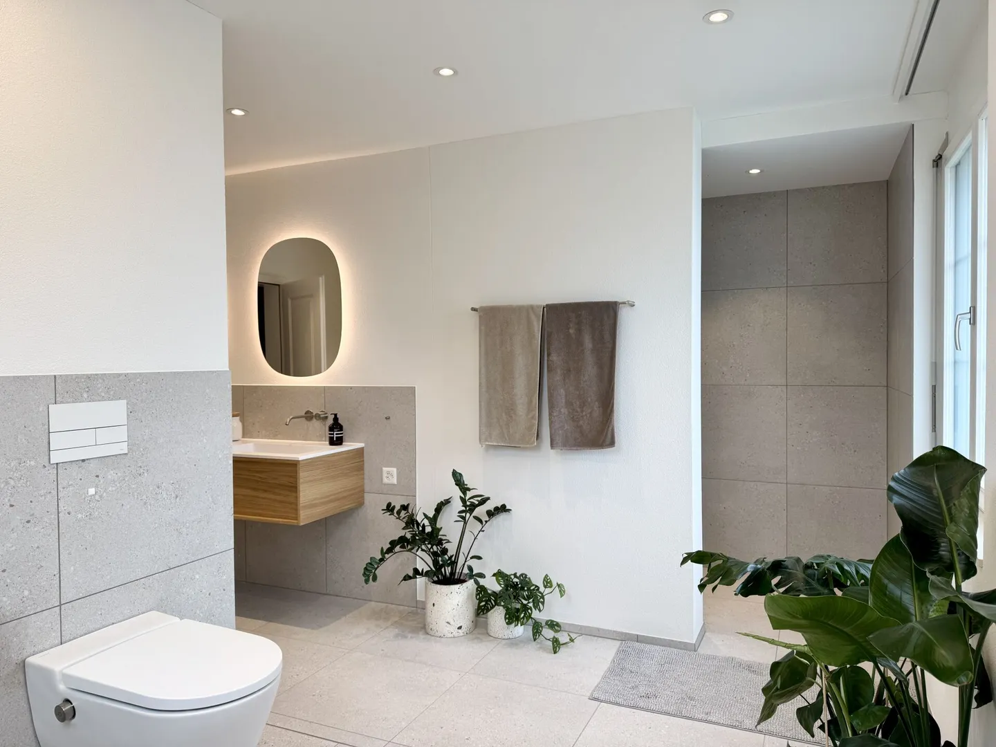 Spacious Living in a Popular Location - Photo 4 of 10