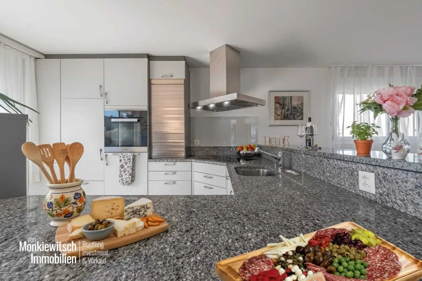 Modernes Familiendomizil mit Aussicht - Foto 2 von 13