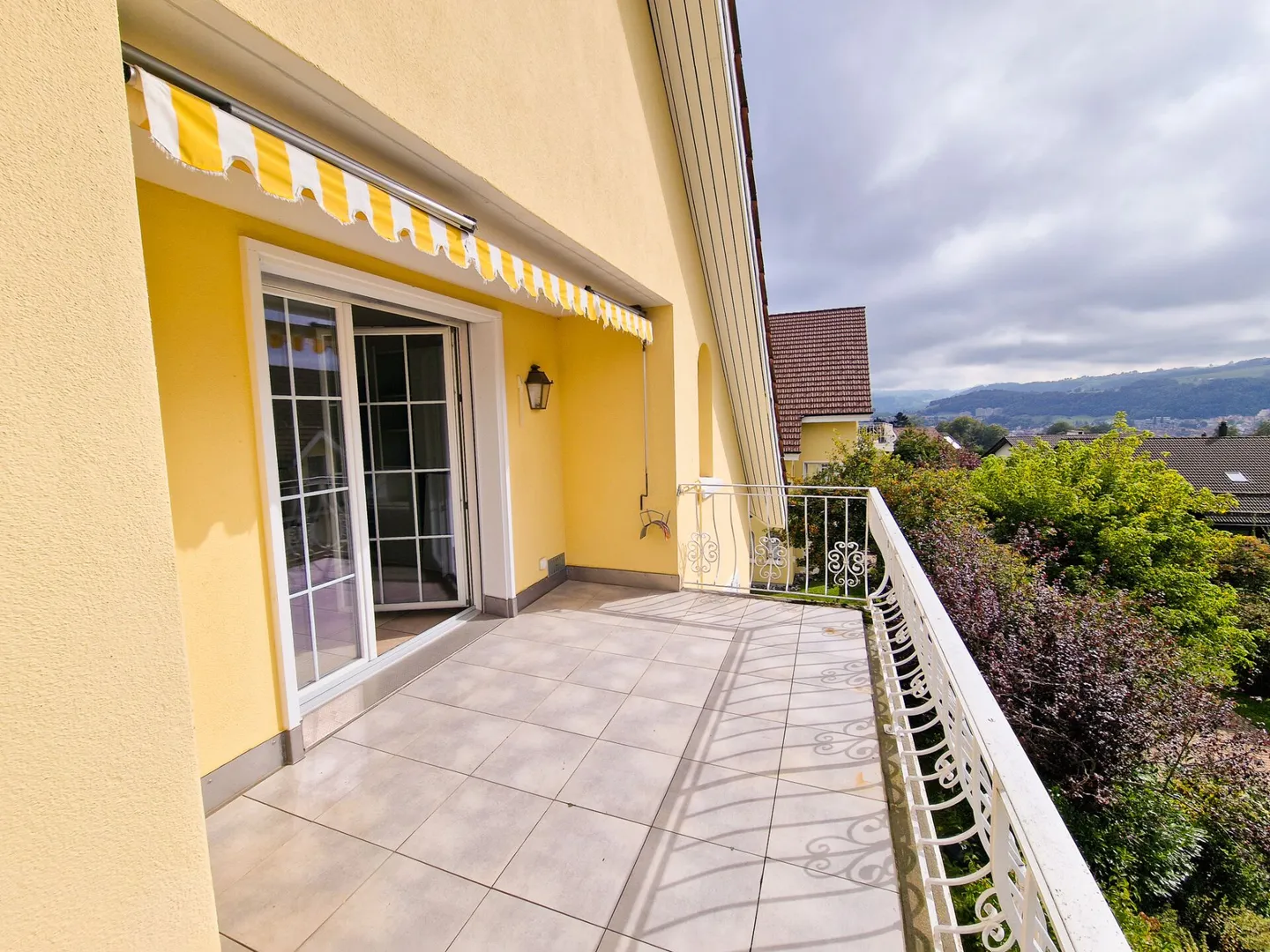 Spacious Living in a Popular Location - Photo 9 of 10