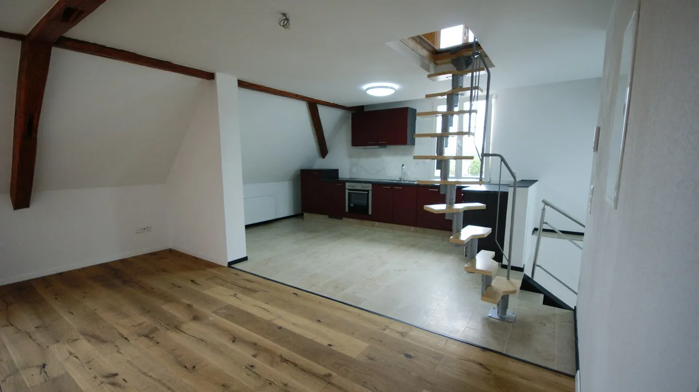 Appartement 2,5 pièces avec grand grenier, propre machine à laver Tumbler - Photo 5 sur 9