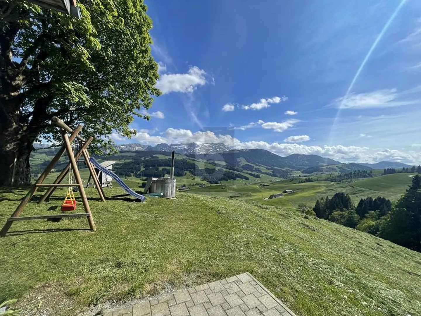 SOGNO MODERNO IN UNA NATURA ESTASIANTE E VERDE - Foto 1 di 6