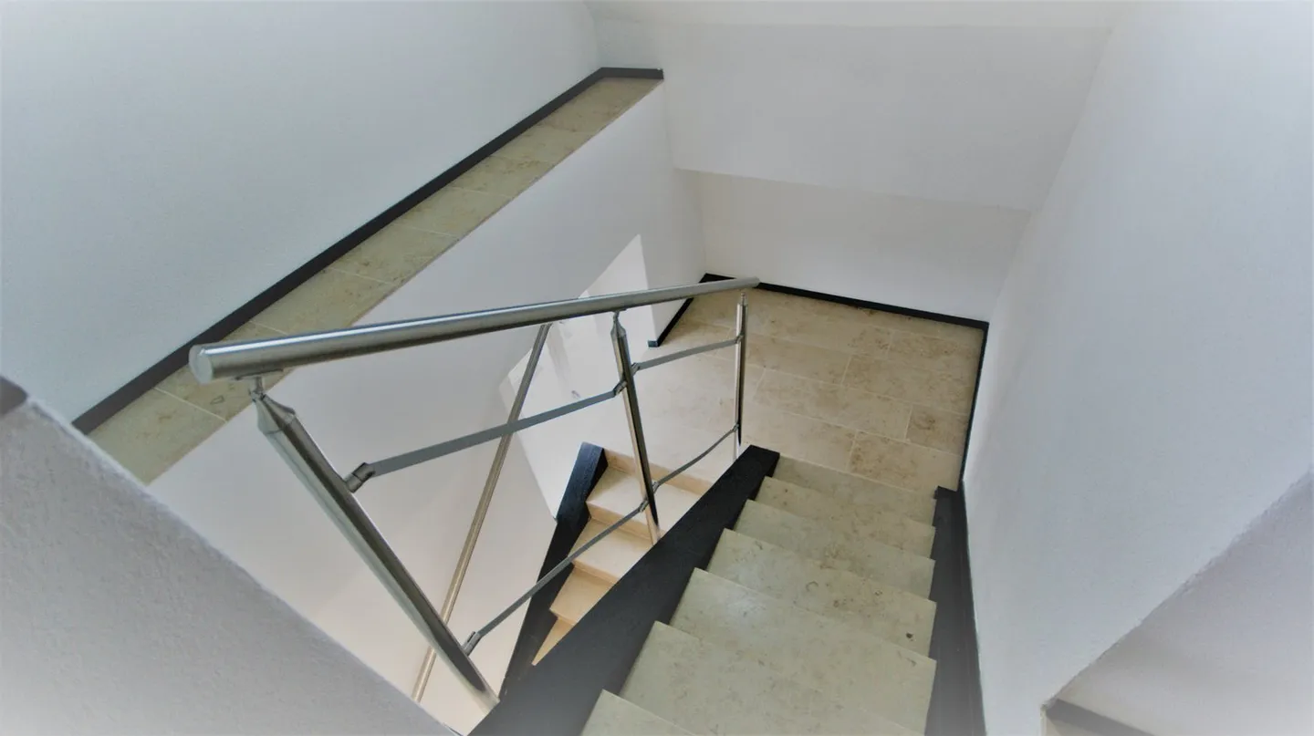 Appartement 2,5 pièces avec grand grenier, propre machine à laver Tumbler - Photo 7 sur 9