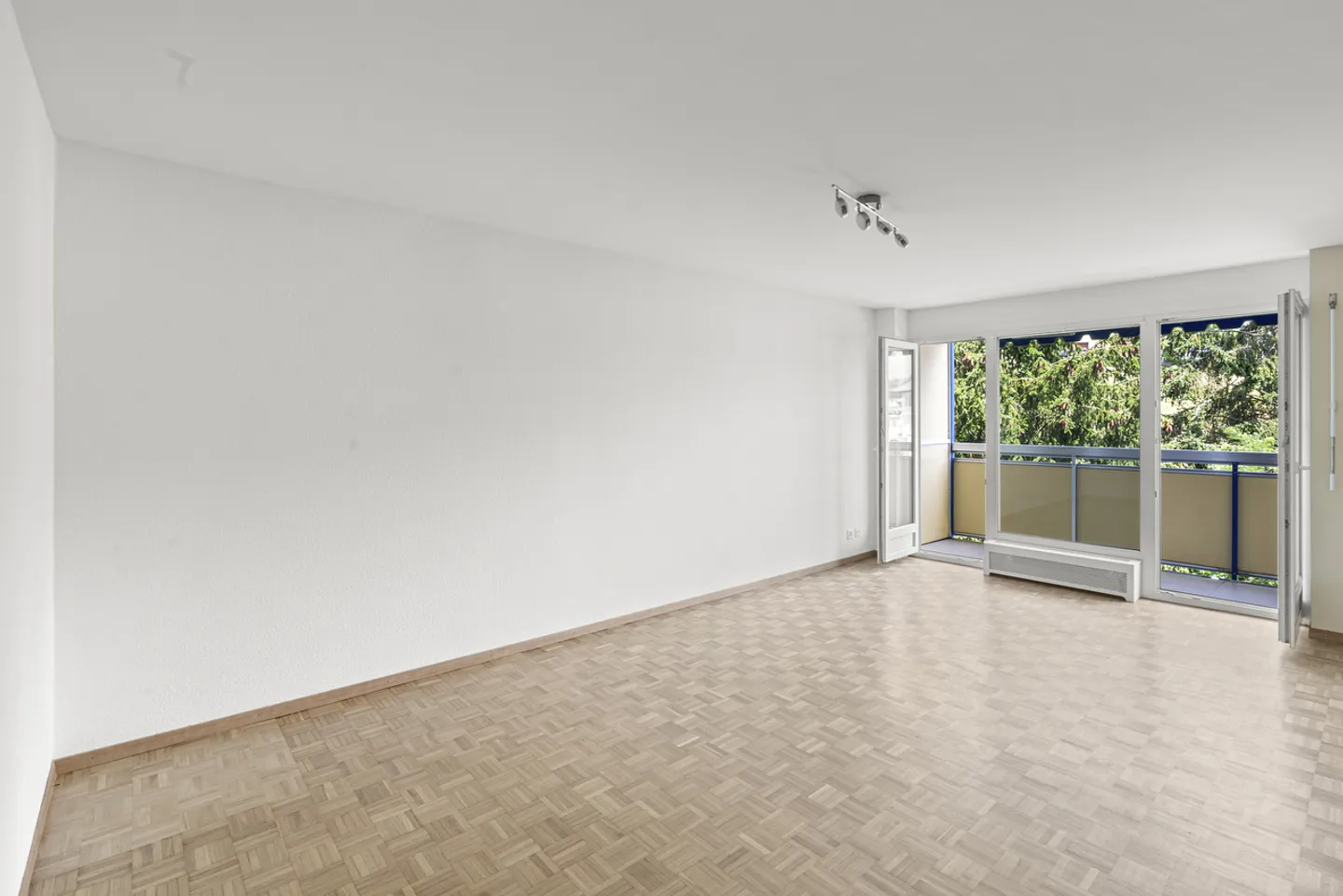 Charming renovated studio with sunny balcony! - Photo 2 of 9