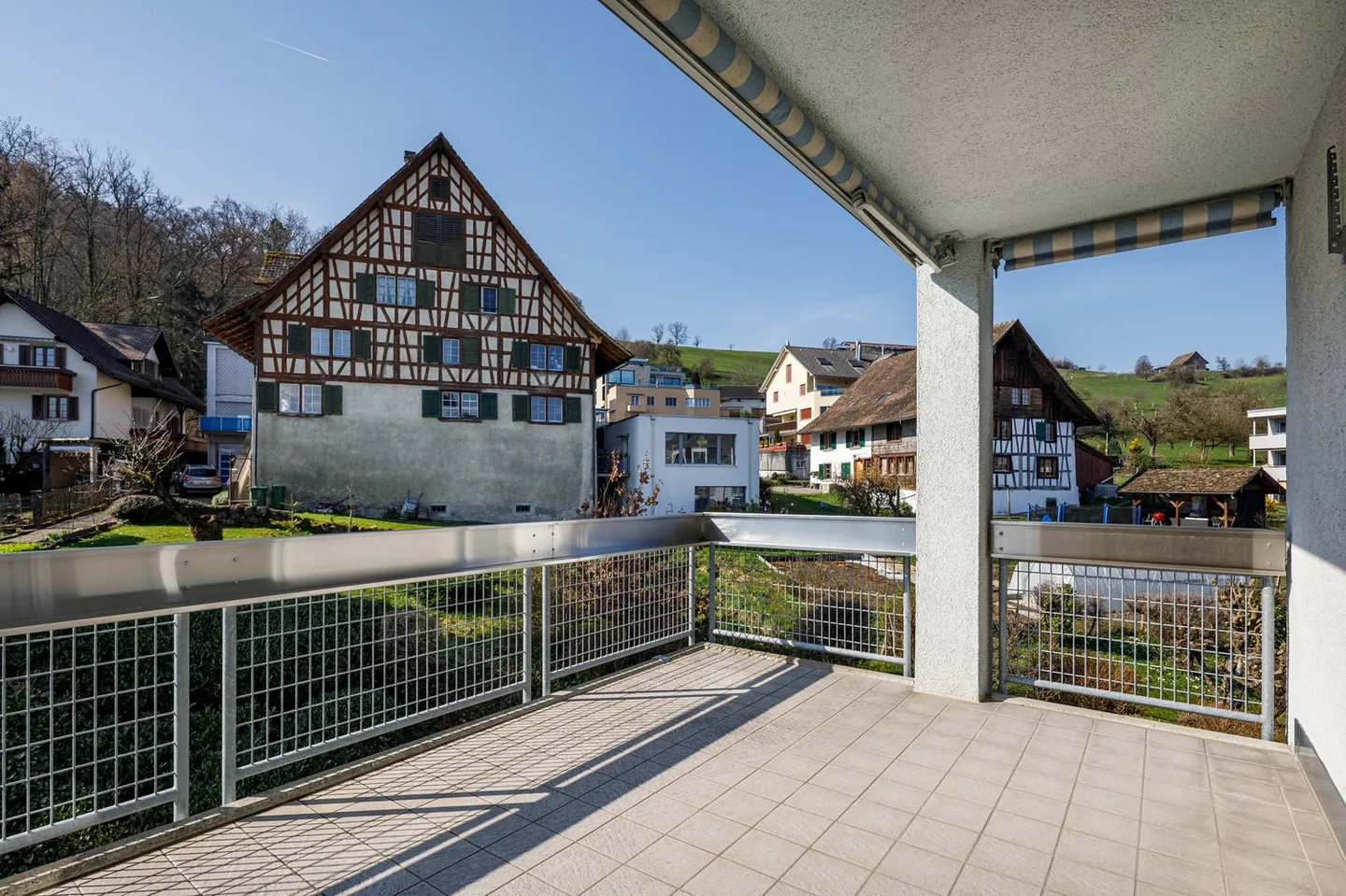 Helles Apartment mit Balkon - Foto 1 von 9