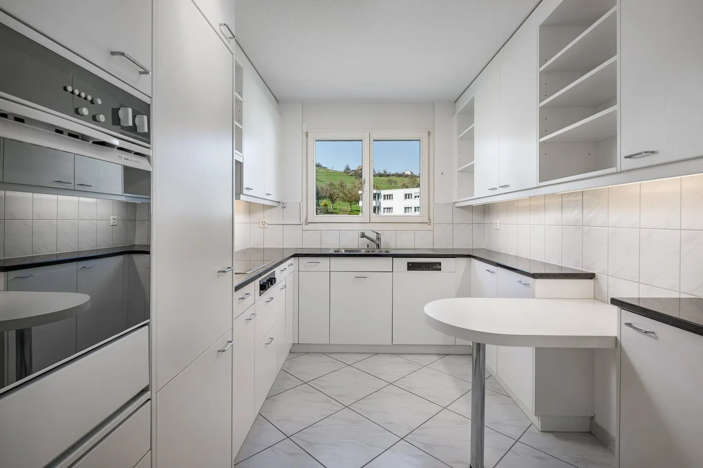 Helles Apartment mit Balkon - Foto 3 von 9