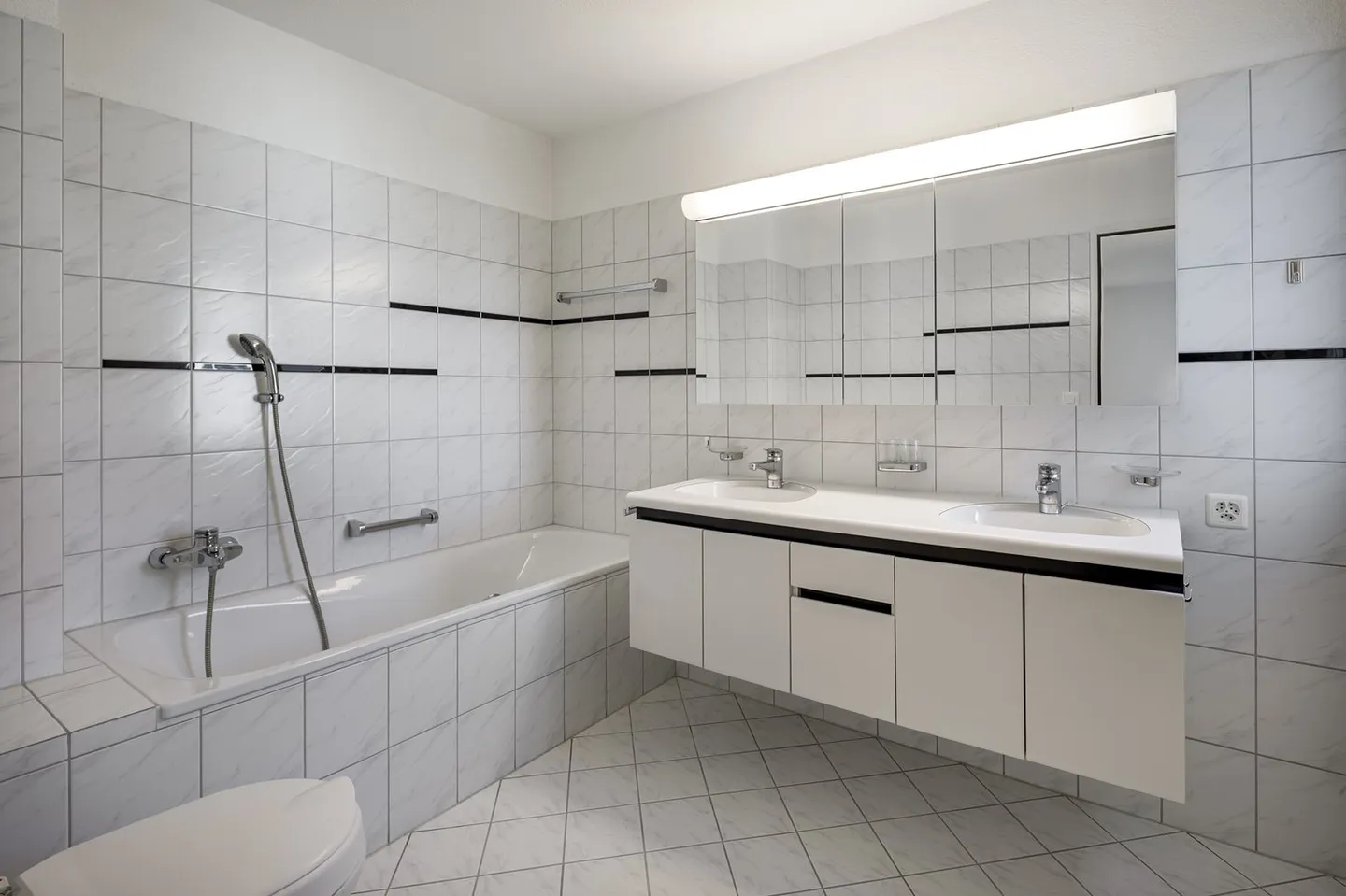 Helles Apartment mit Balkon - Foto 7 von 9