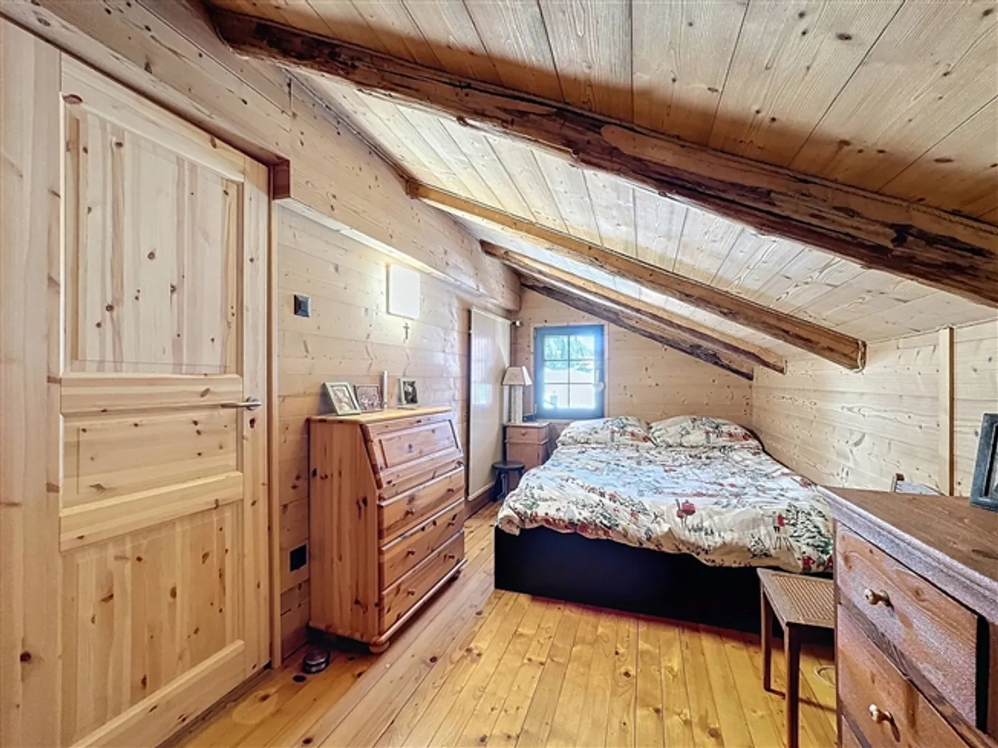 Authentic Renovated 8-Room Chalet - Photo 9 of 13