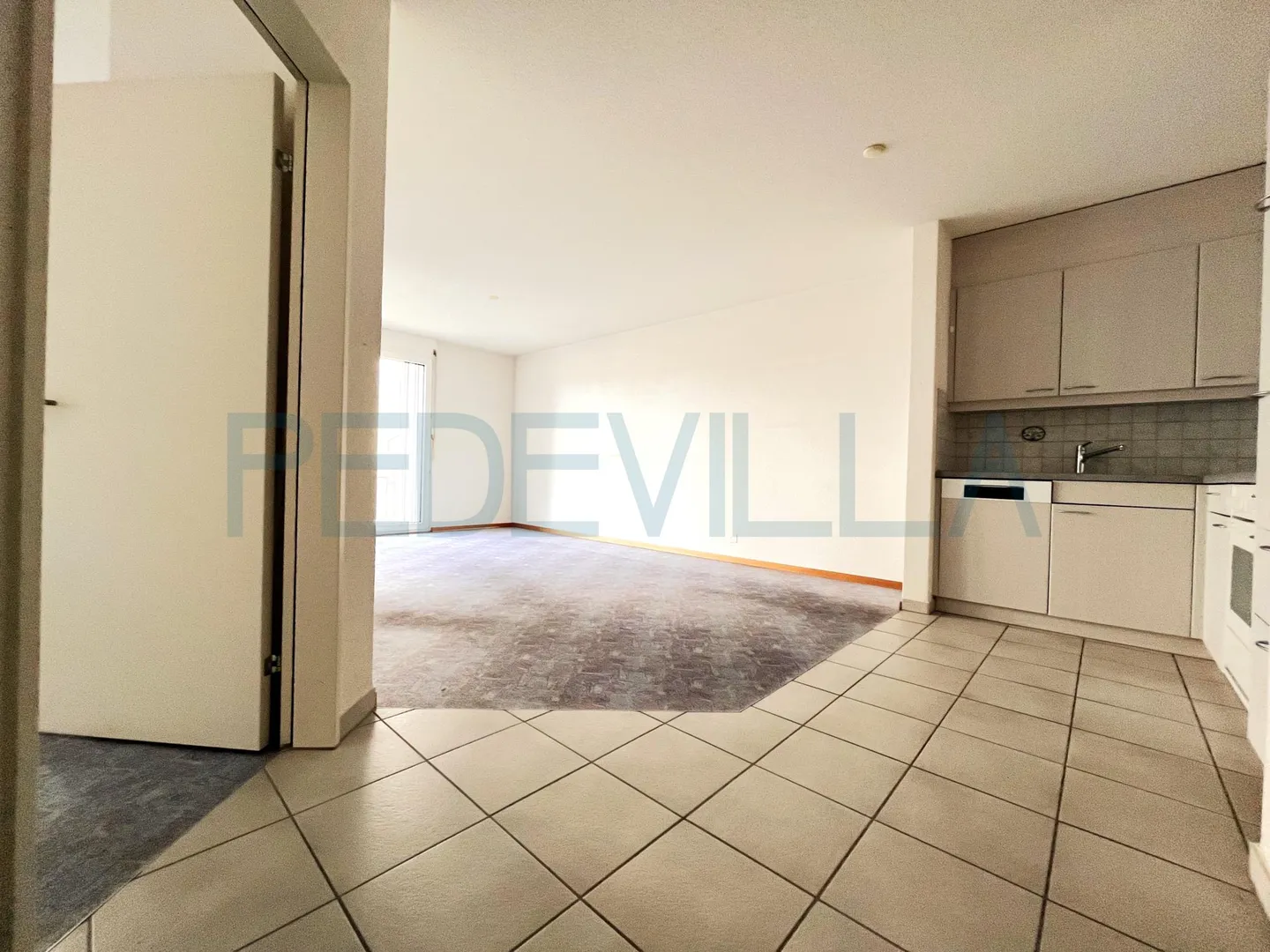 Charming 2.5-room apartment located on the 1st floor - Photo 2 of 12