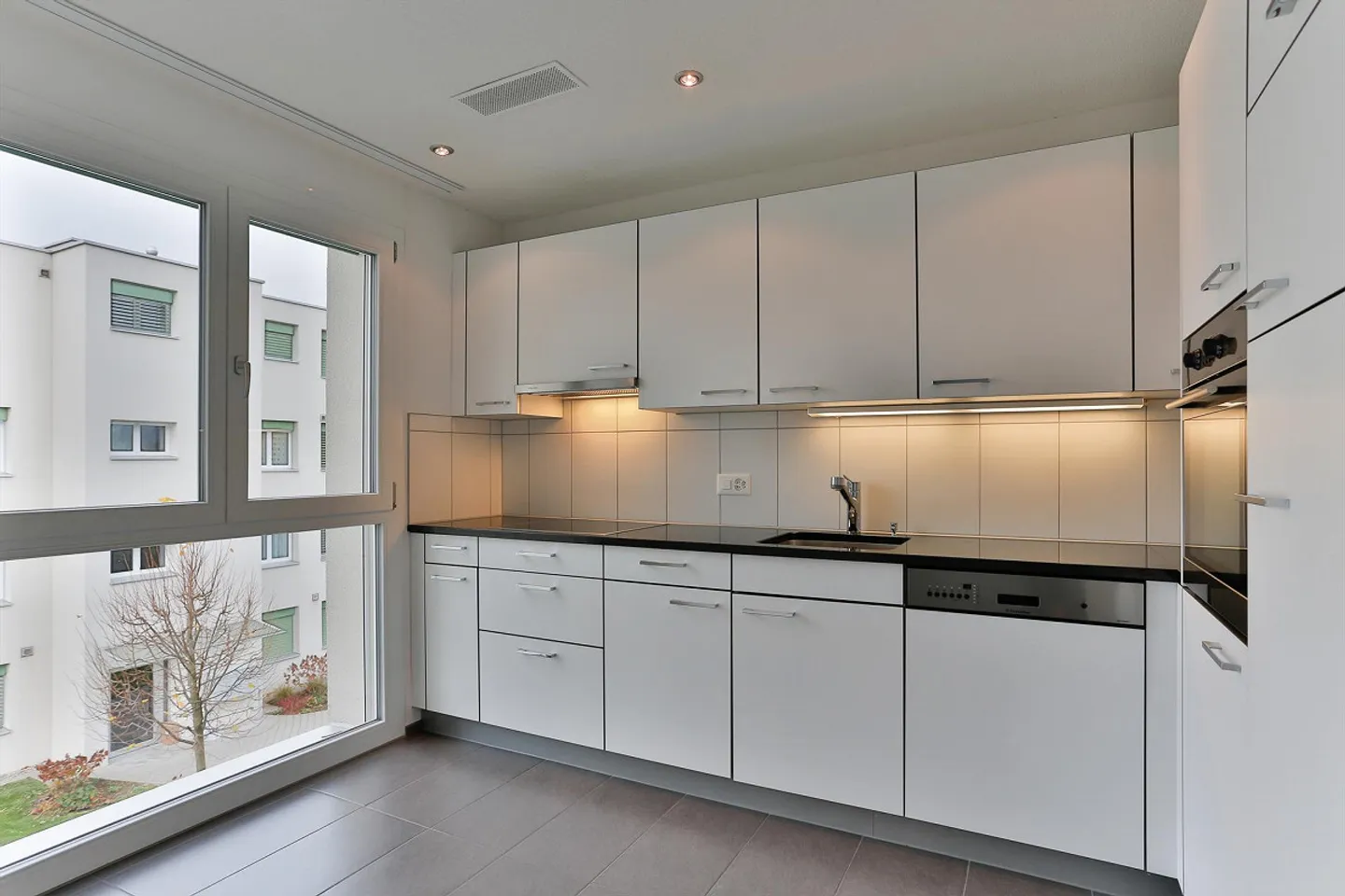 Appartement attrayant et moderne près de l'Aare - Photo 2 sur 5