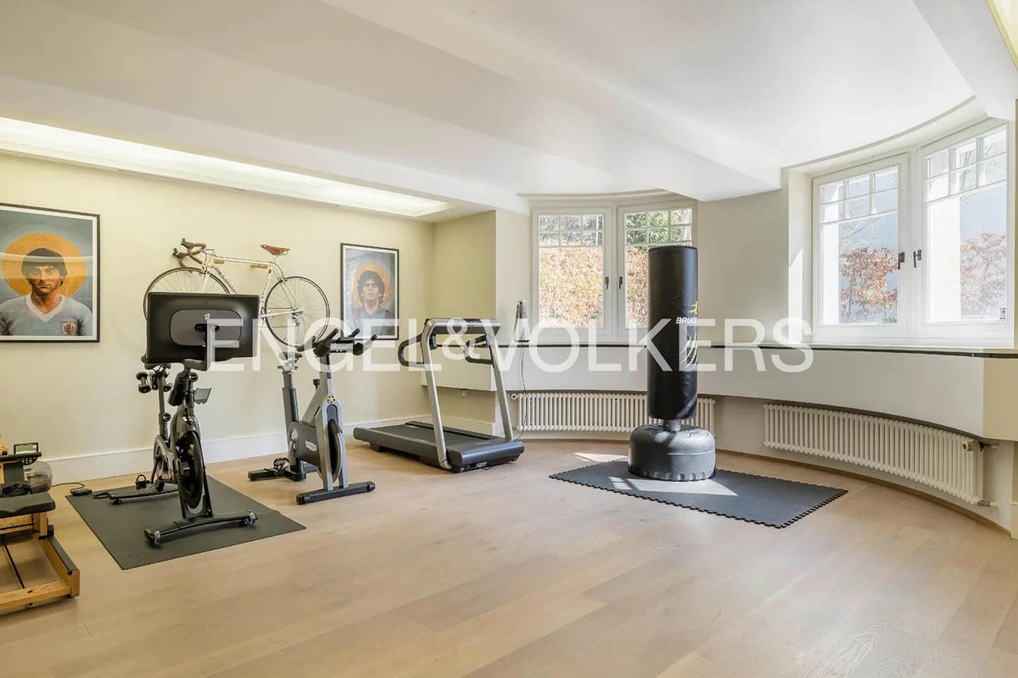 Exclusive Old Town Villa with Green Retreat - Photo 2 of 8