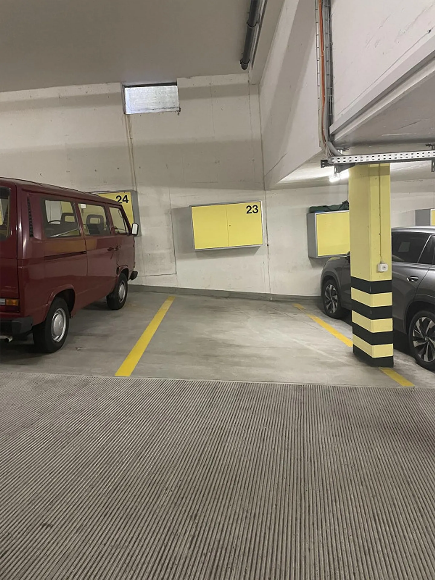 Meggen : Place de parking souterrain moderne situé au centre - Photo 1 sur 2