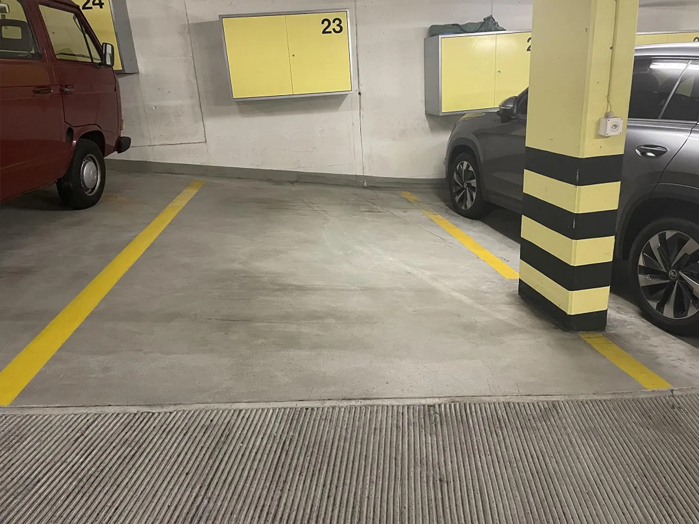 Meggen : Place de parking souterrain moderne situé au centre - Photo 2 sur 2