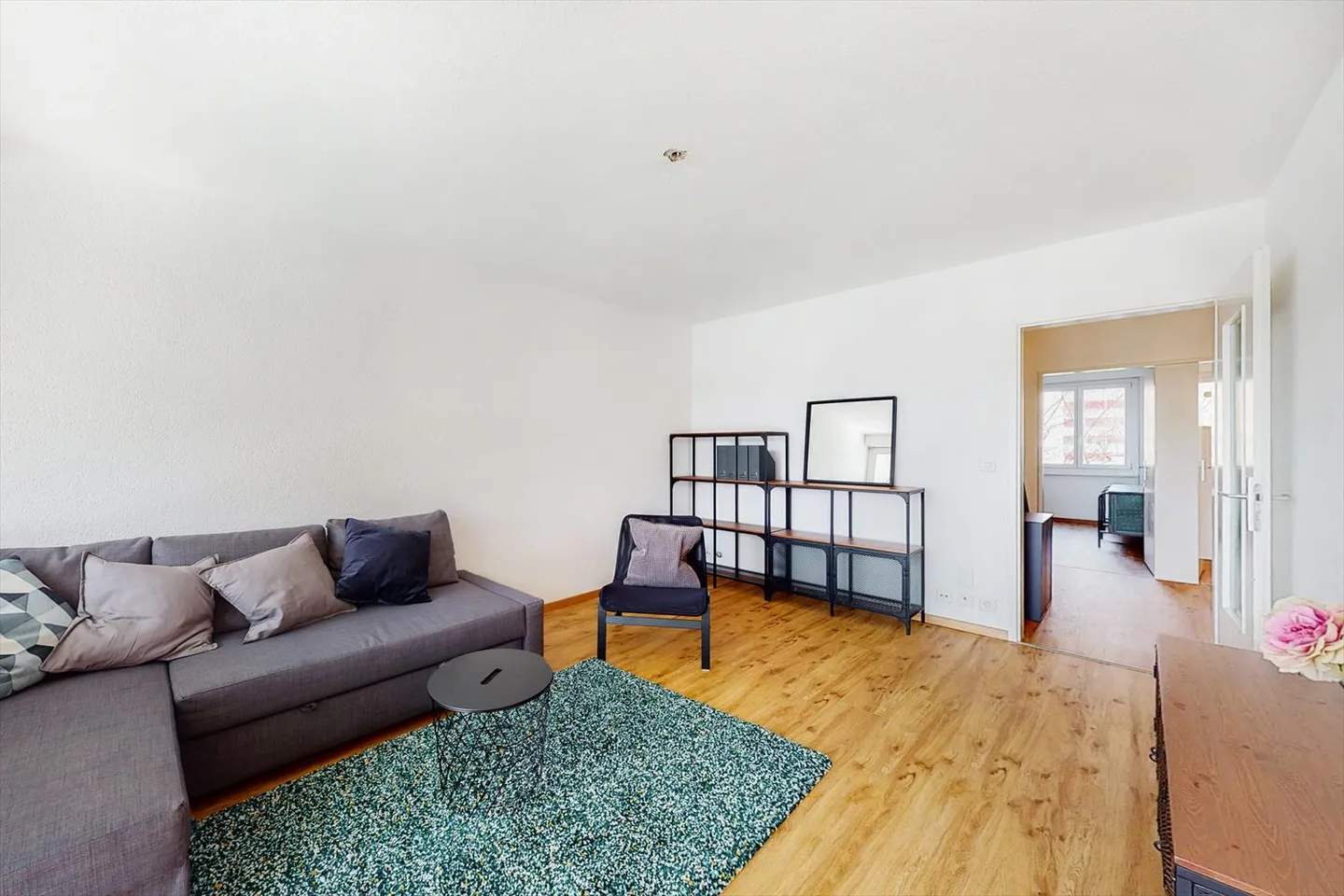 Renovierte Wohnung mit idealen Verkehrsanbindungen - Photo 1 sur 13