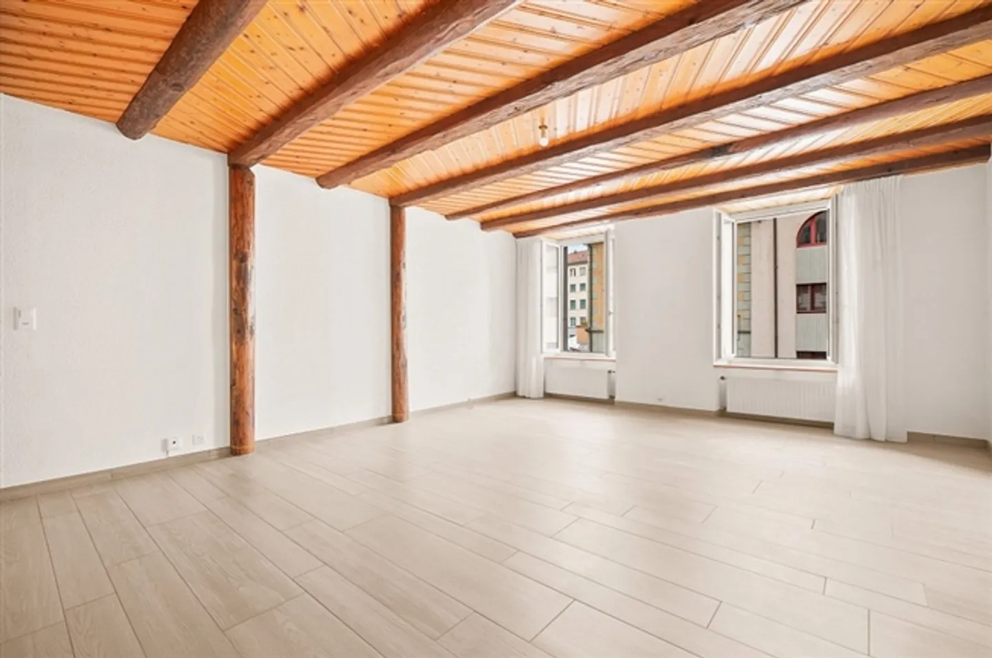 Beautiful townhouse with business and offices in the center of Romont - Photo 5 of 13