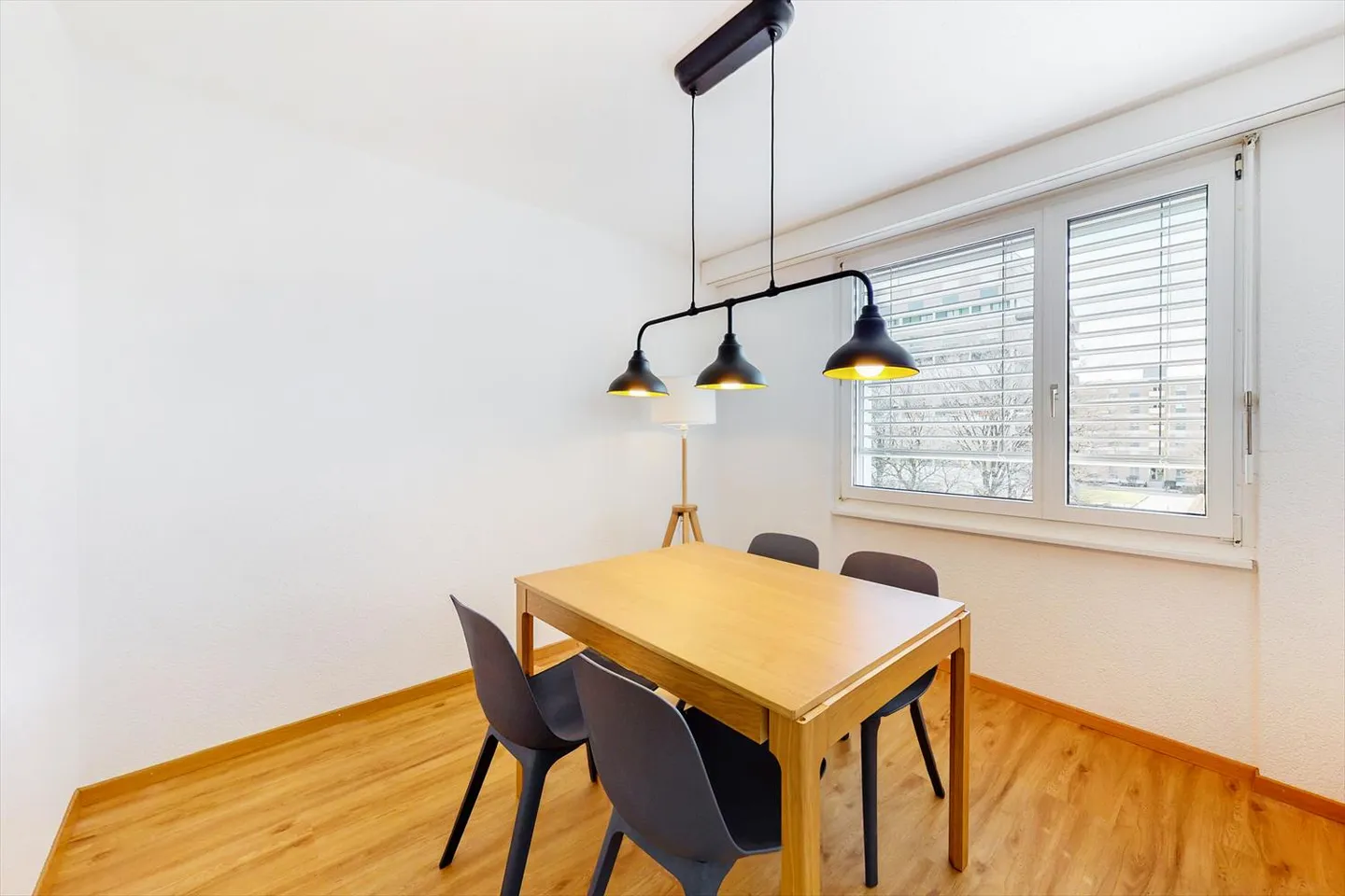 Renovierte Wohnung mit idealen Verkehrsanbindungen - Photo 3 sur 13