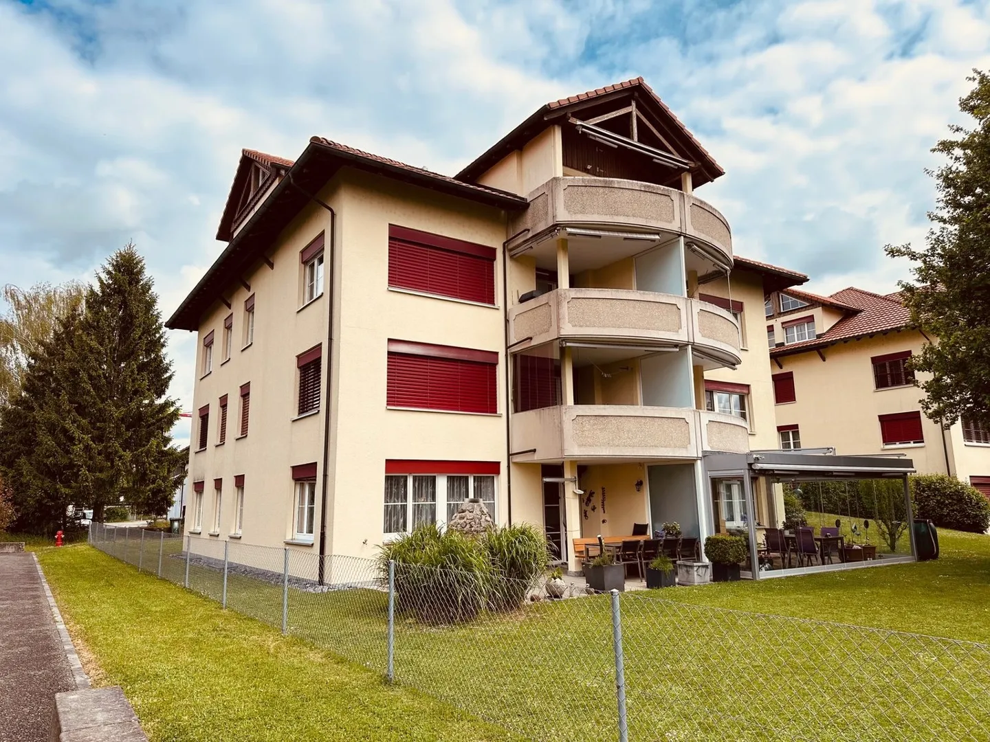 Fantastico appartamento giardino 4,5 locali con grande area salotto - Foto 1 di 8