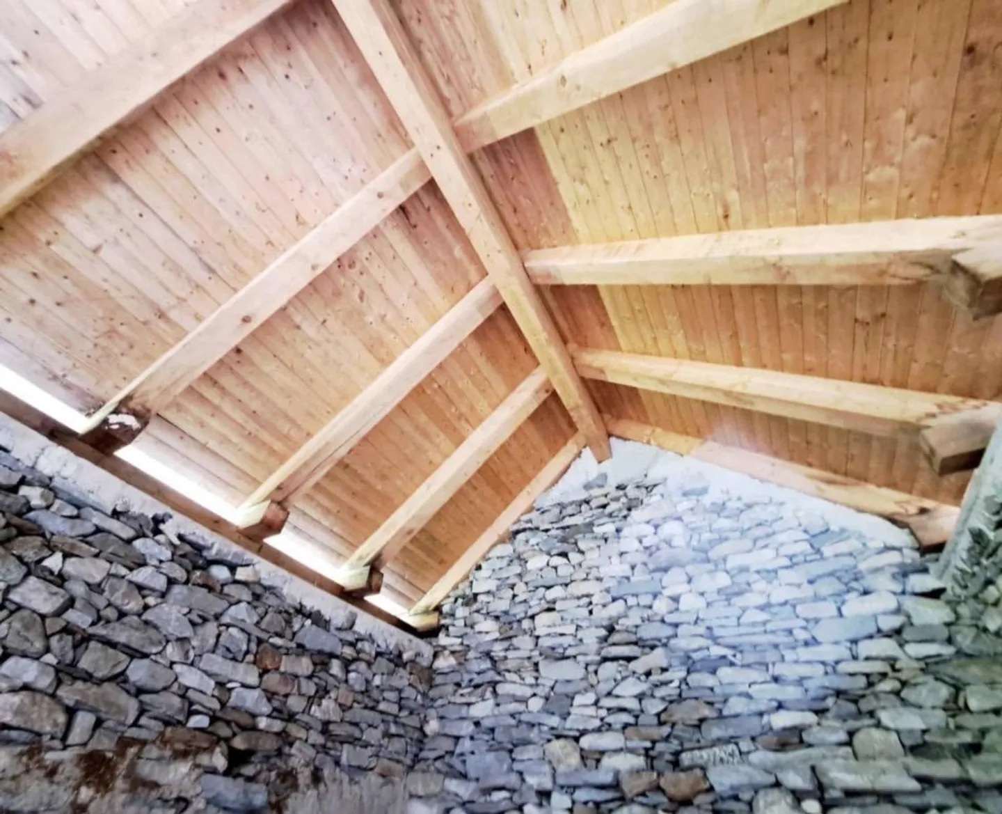 Rustico 2 1/2 camere da ampliare con permesso di costruzione, molto tranquillo... - Foto 4 di 9