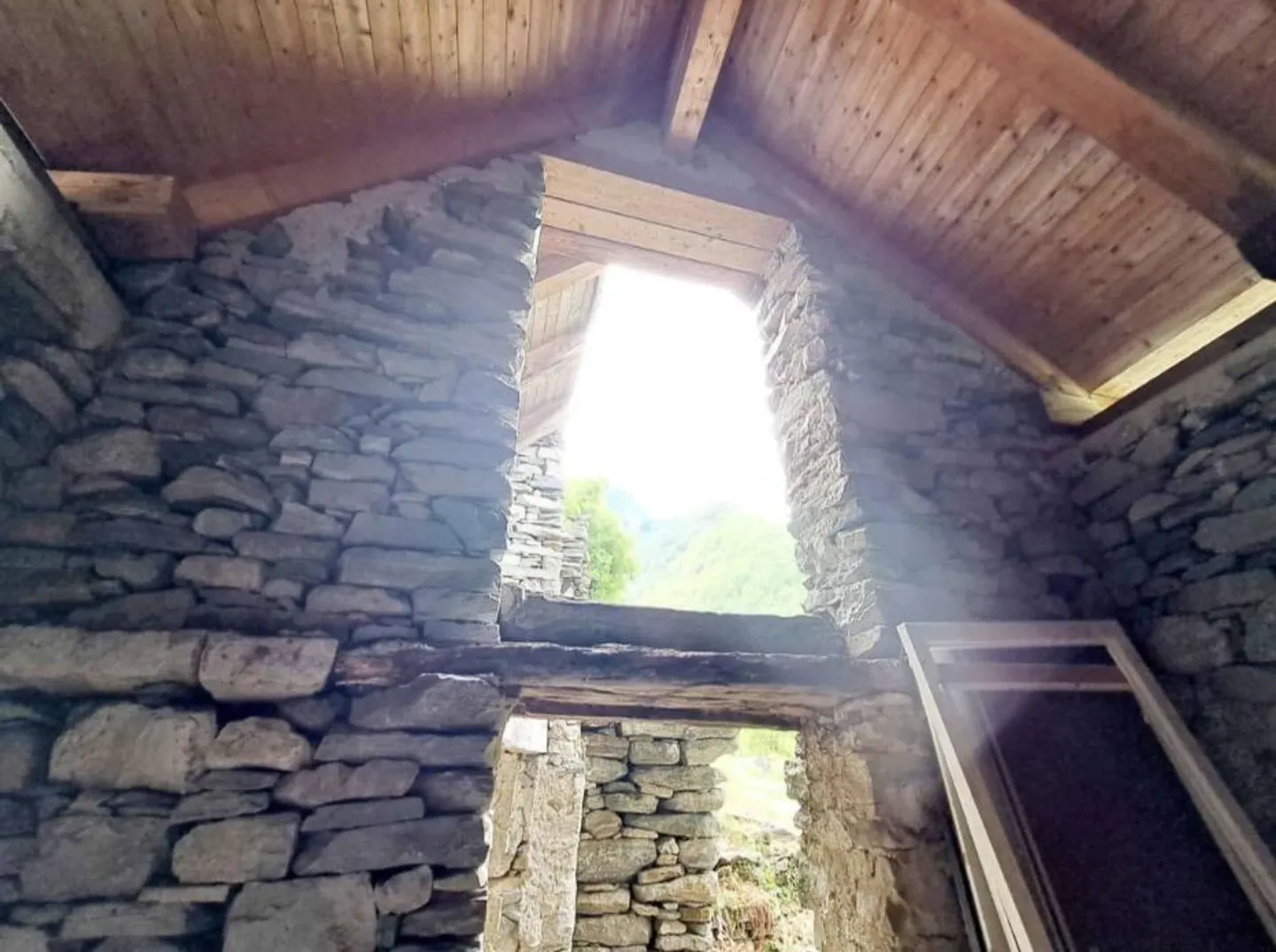 Rustico 2 1/2 camere da ampliare con permesso di costruzione, molto tranquillo... - Foto 5 di 9