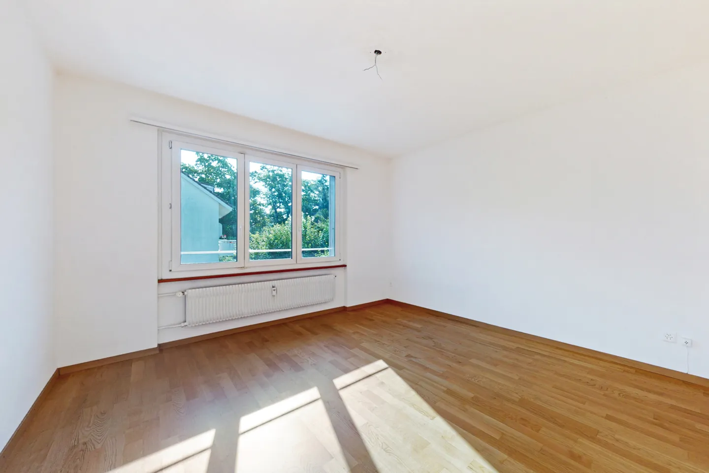 Appartement moderne sur une belle colline - Photo 3 sur 9