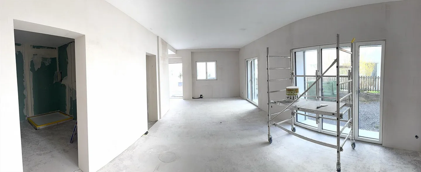 Quiet business in a quiet central location ground floor - Photo 2 of 8