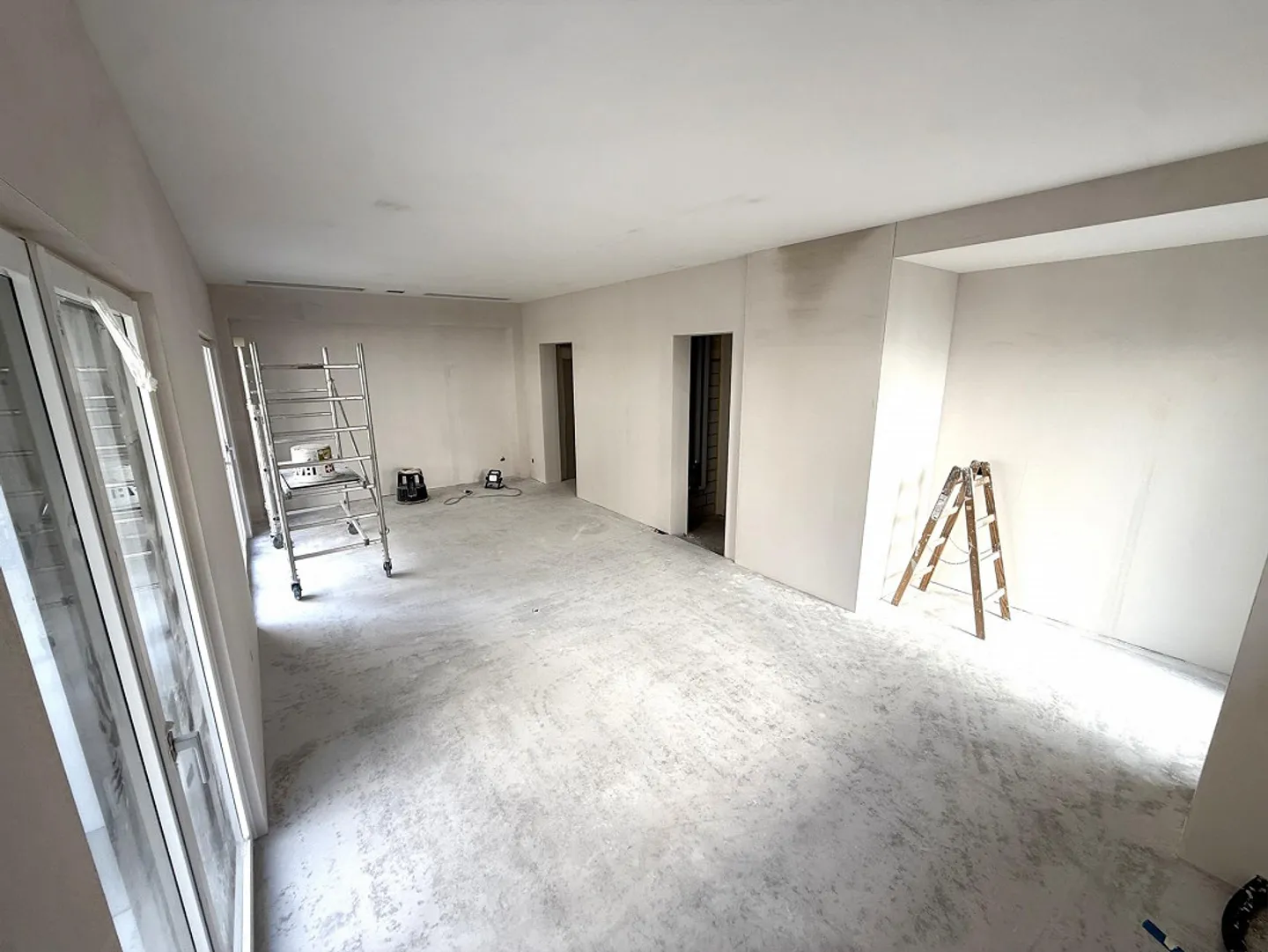 Quiet business in a quiet central location ground floor - Photo 5 of 8