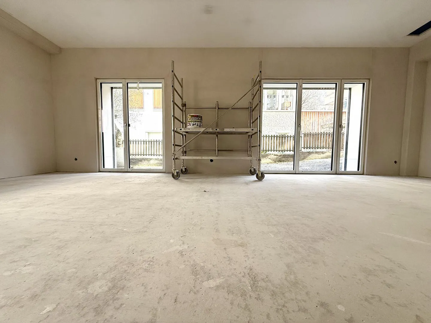 Quiet business in a quiet central location ground floor - Photo 6 of 8