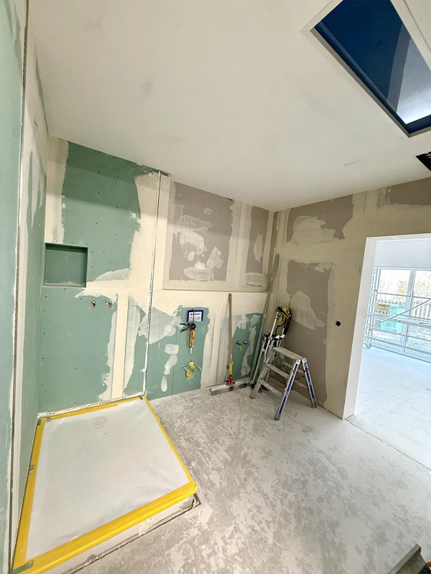 Quiet business in a quiet central location ground floor - Photo 3 of 8