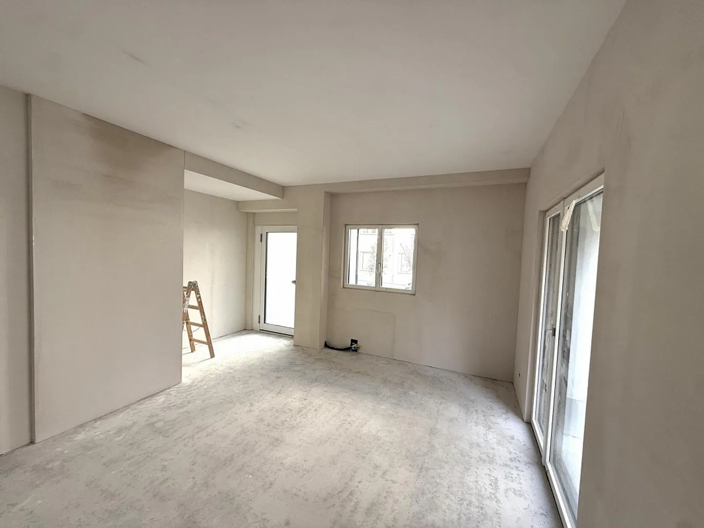 Quiet business in a quiet central location ground floor - Photo 4 of 8